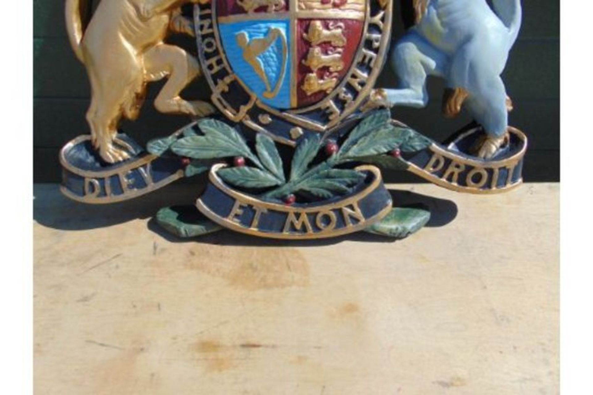 Large Hand Painted Royal Crest - Image 5 of 11