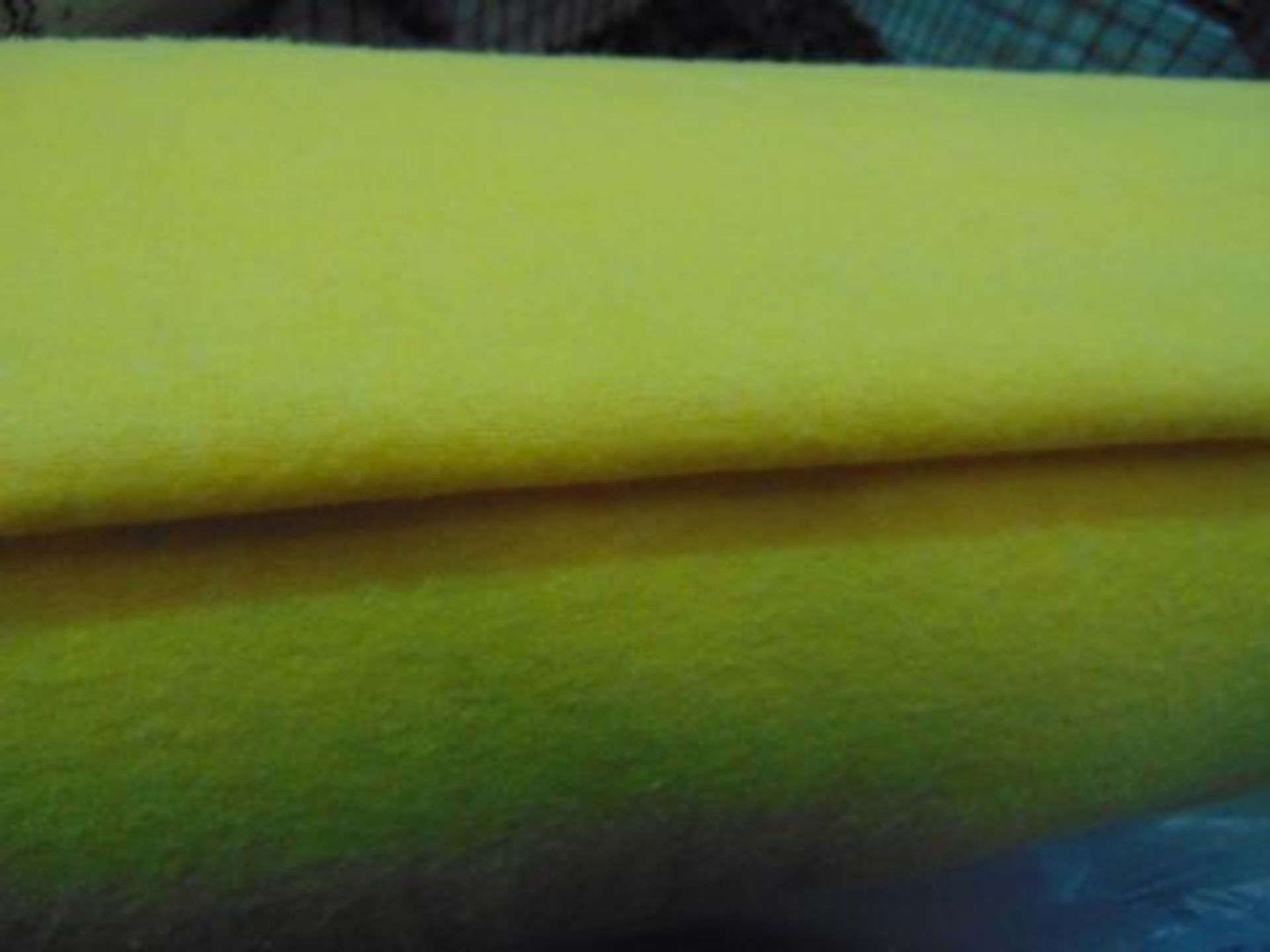 40m x 1 metre Roll of High Quality Yellow Duster New and Unissued - Image 2 of 3
