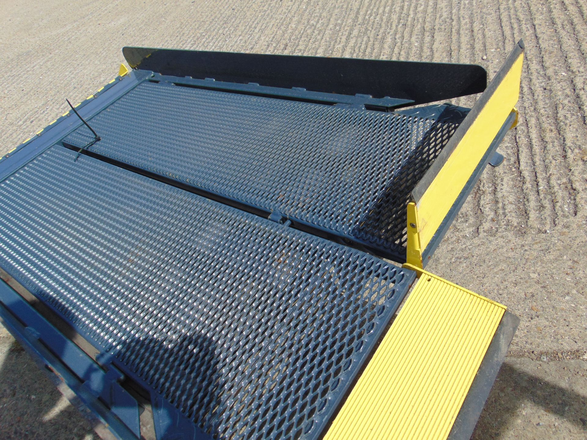 Vehicle Loading Ramp - Image 4 of 5