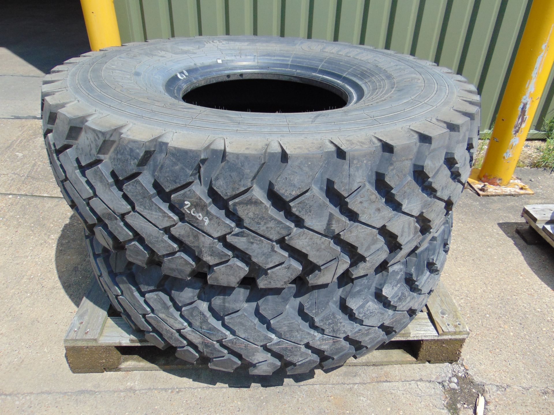 2x Continental HCS 14.00 R20 Tyres