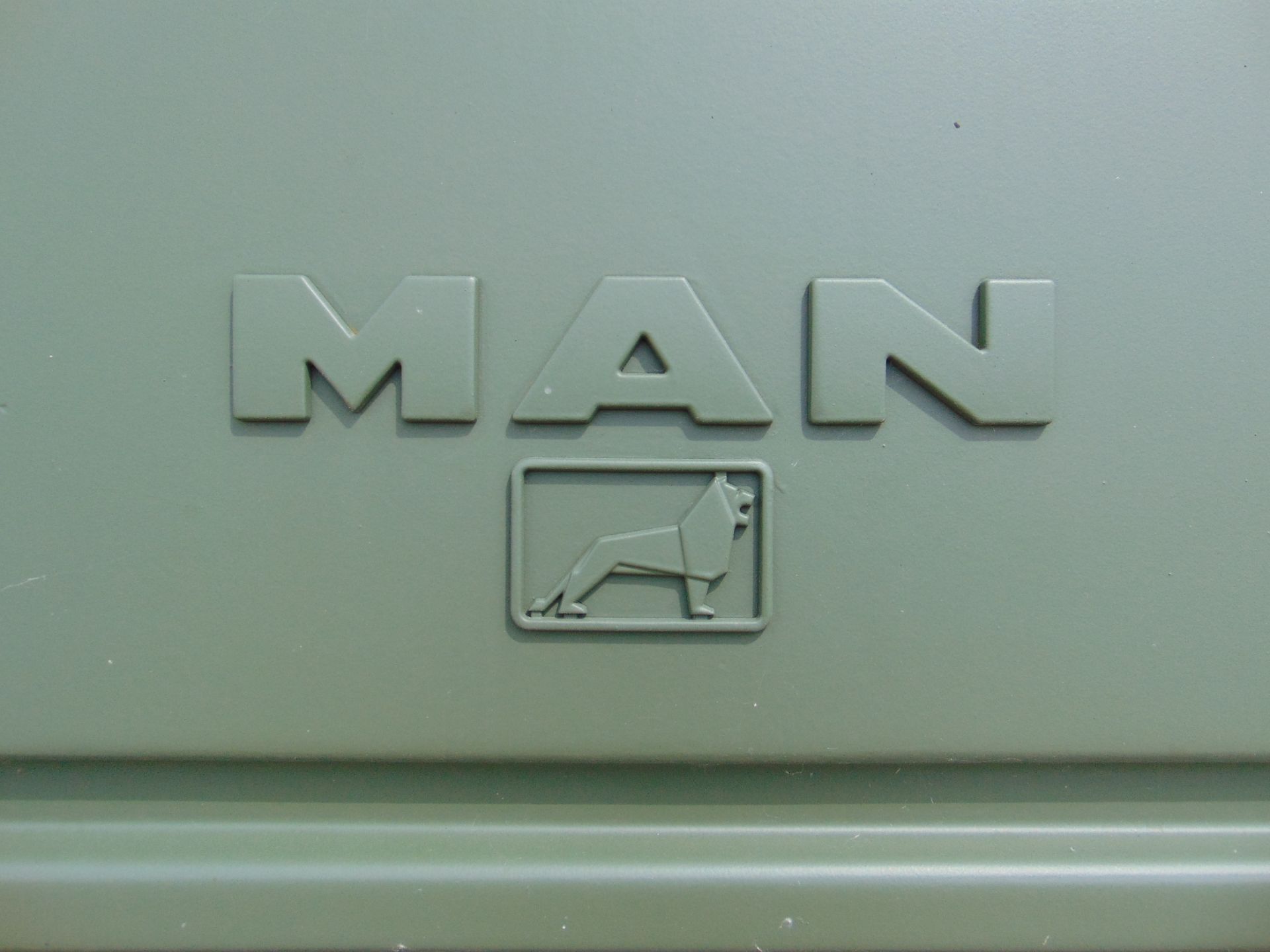 MAN 4X4 HX60 18.330 FLAT BED CARGO TRUCK - Image 10 of 25