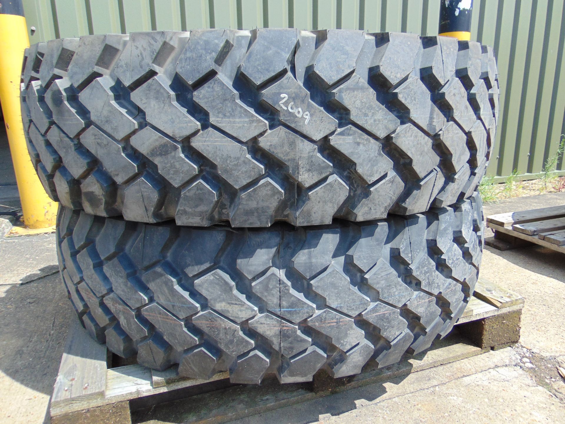 2x Continental HCS 14.00 R20 Tyres - Image 2 of 5