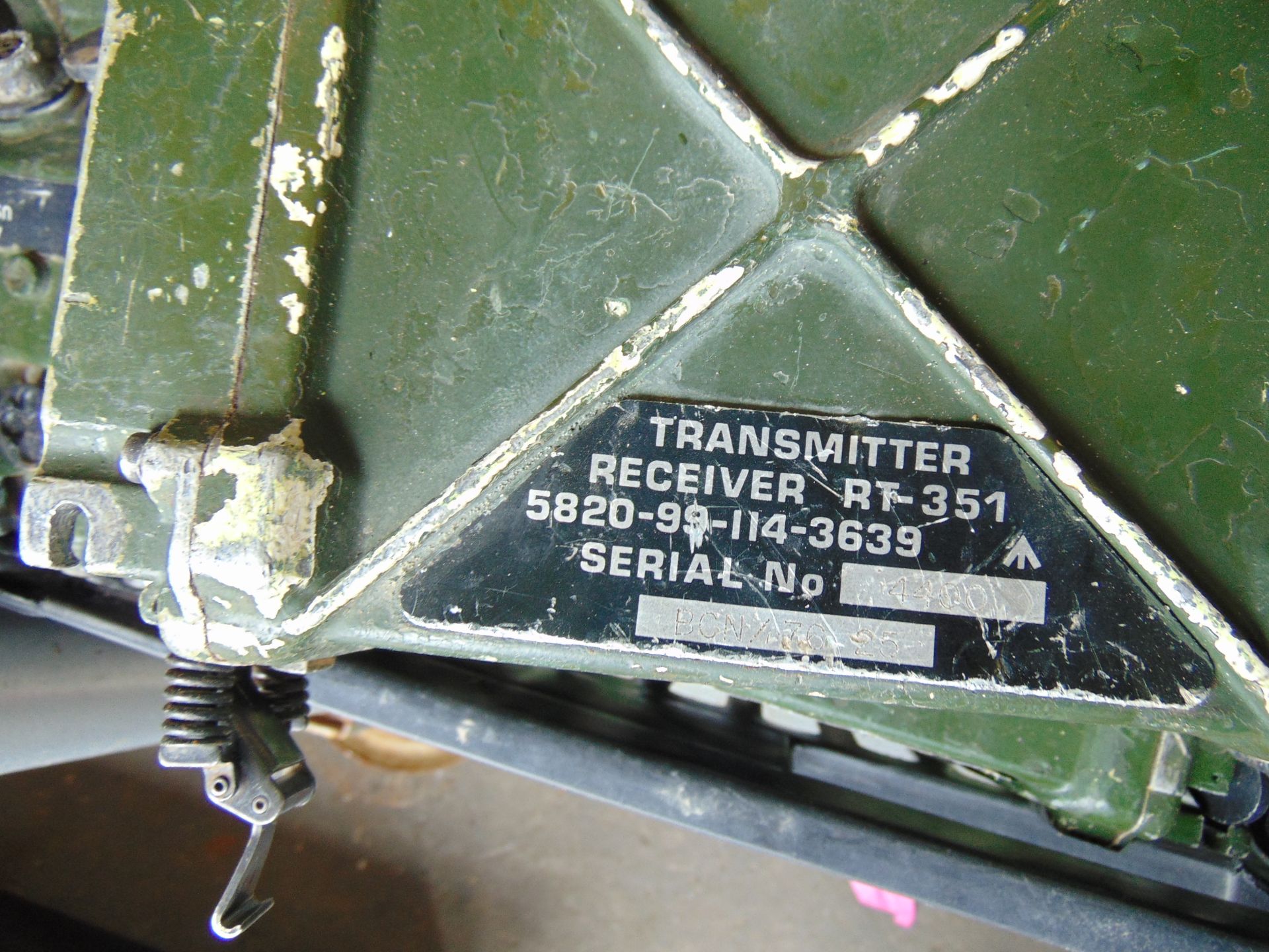 1 x Stillage Clansman Radio Equipment inc 32 x Transmitter Reciever RT 351 Radios - Image 4 of 5