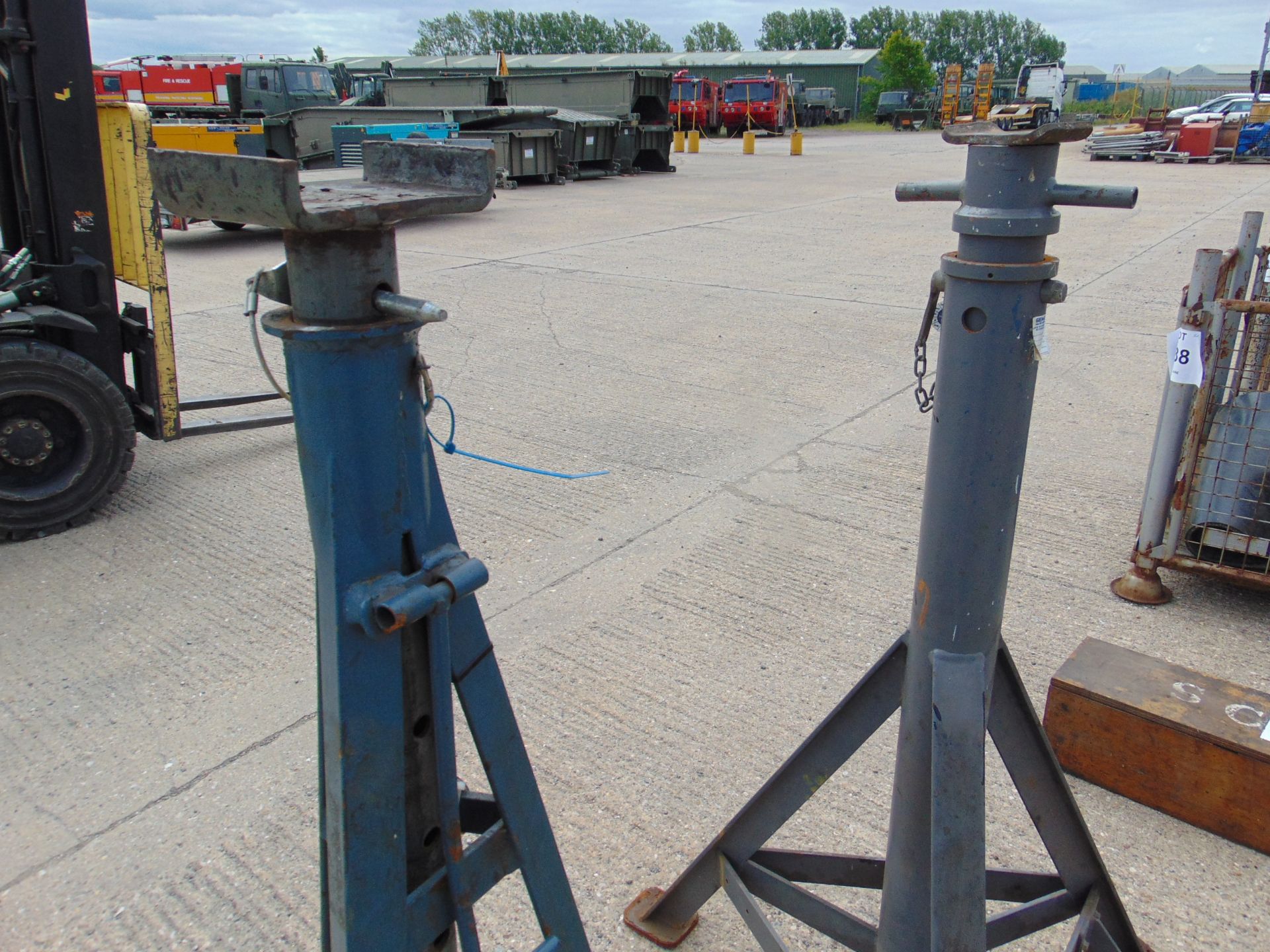 2x Heavy Duty Axle Stands 6000kg & 8,200kg - Image 2 of 5