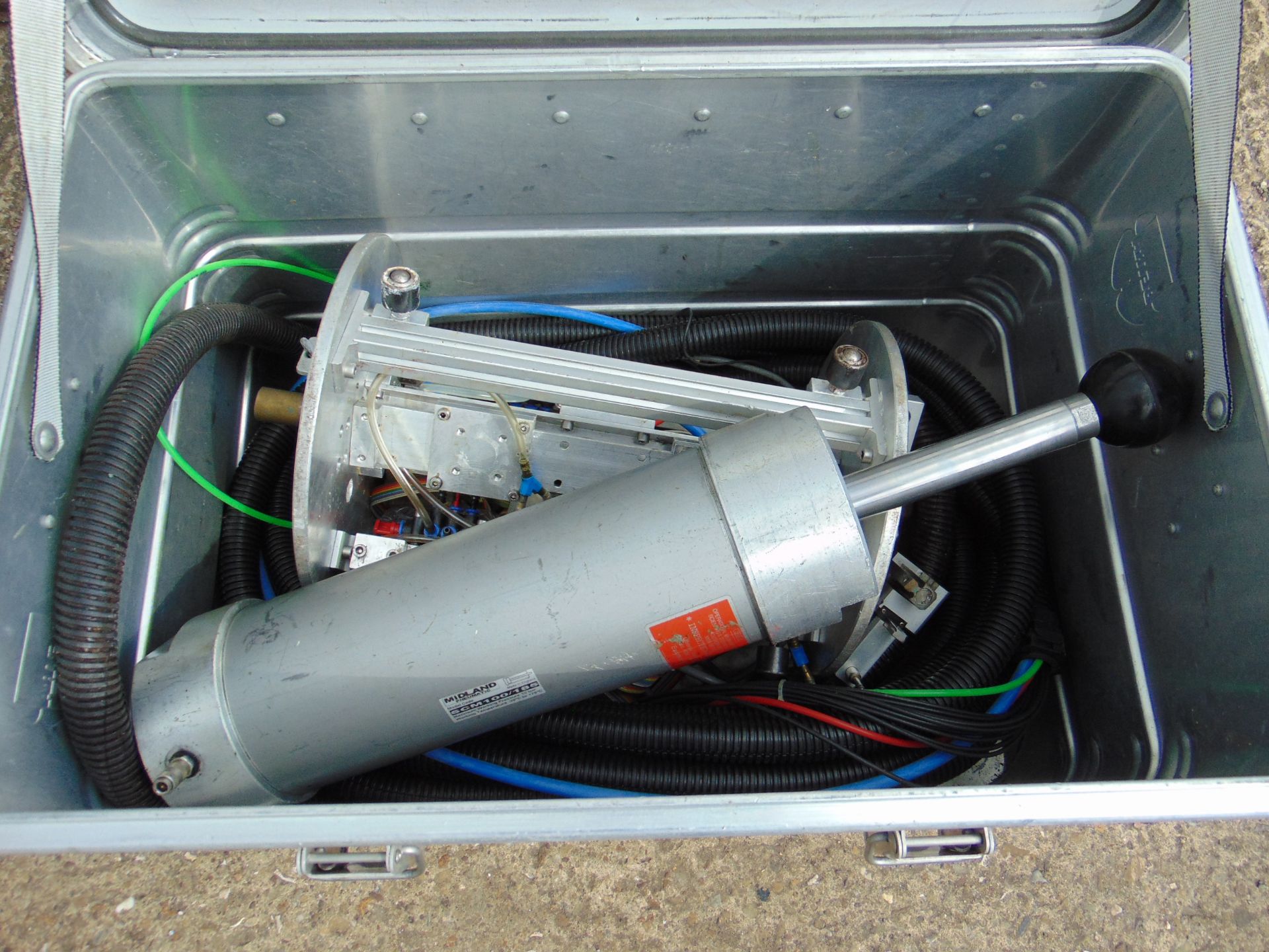 Aluminium Transit Case C/W Pump Kit 58x38x40cms - Image 2 of 7