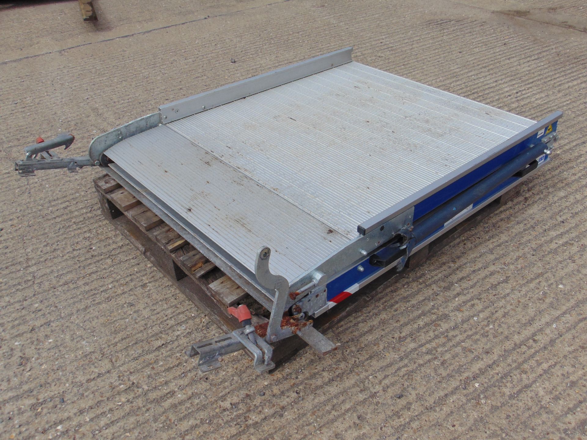 WM System AL100 Folding Aluminium Loading Ramp - Image 6 of 8