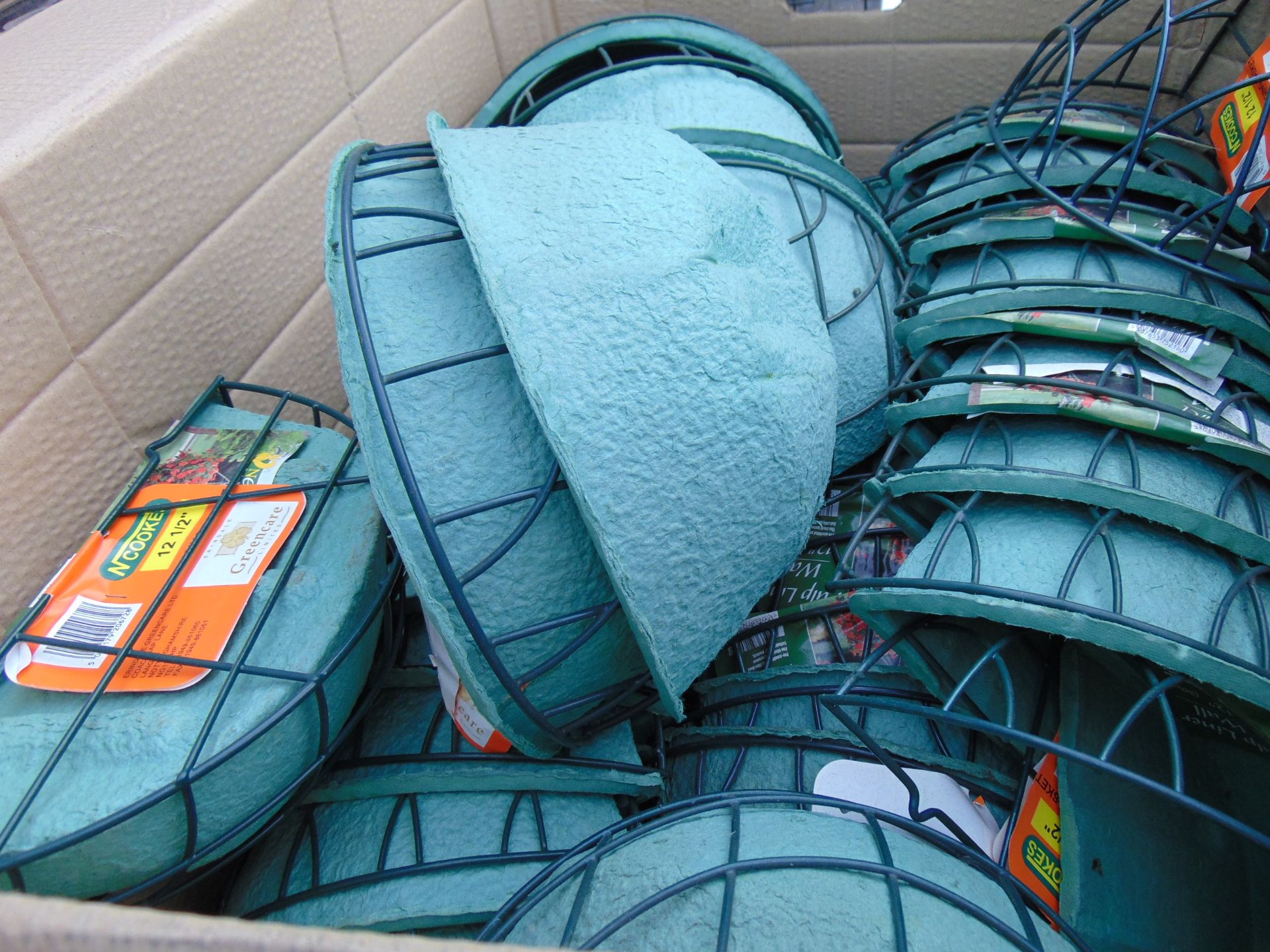 50 x Green hanging baskets and liners new unused - Image 2 of 4