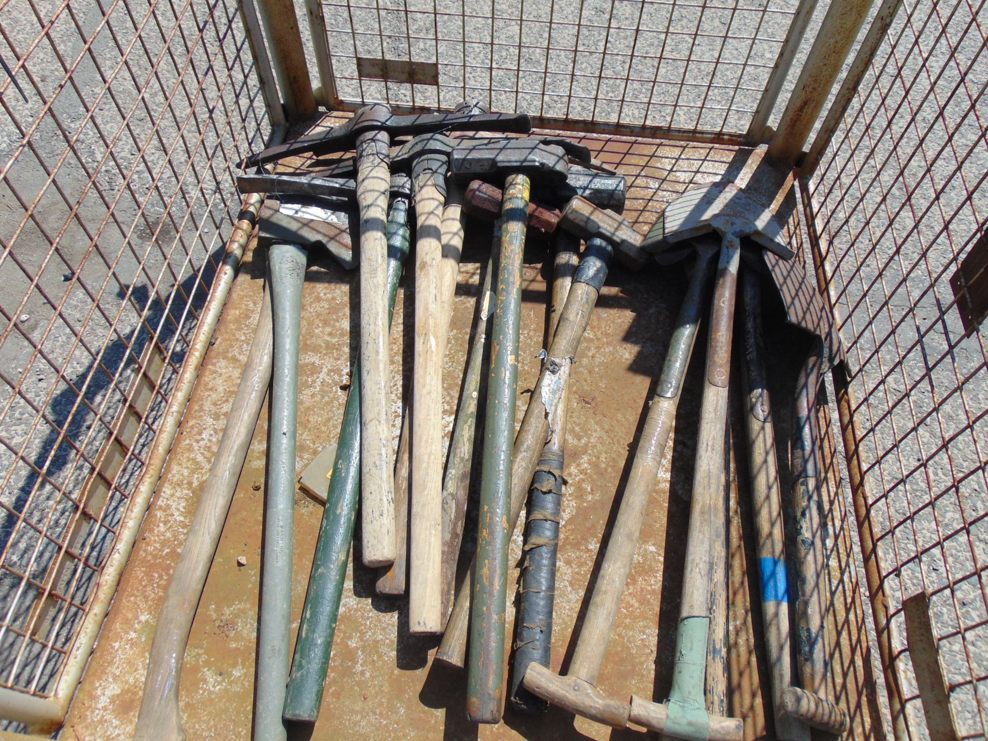15 x Picks Shovels, Axes and Sledge Hammers - Image 4 of 4