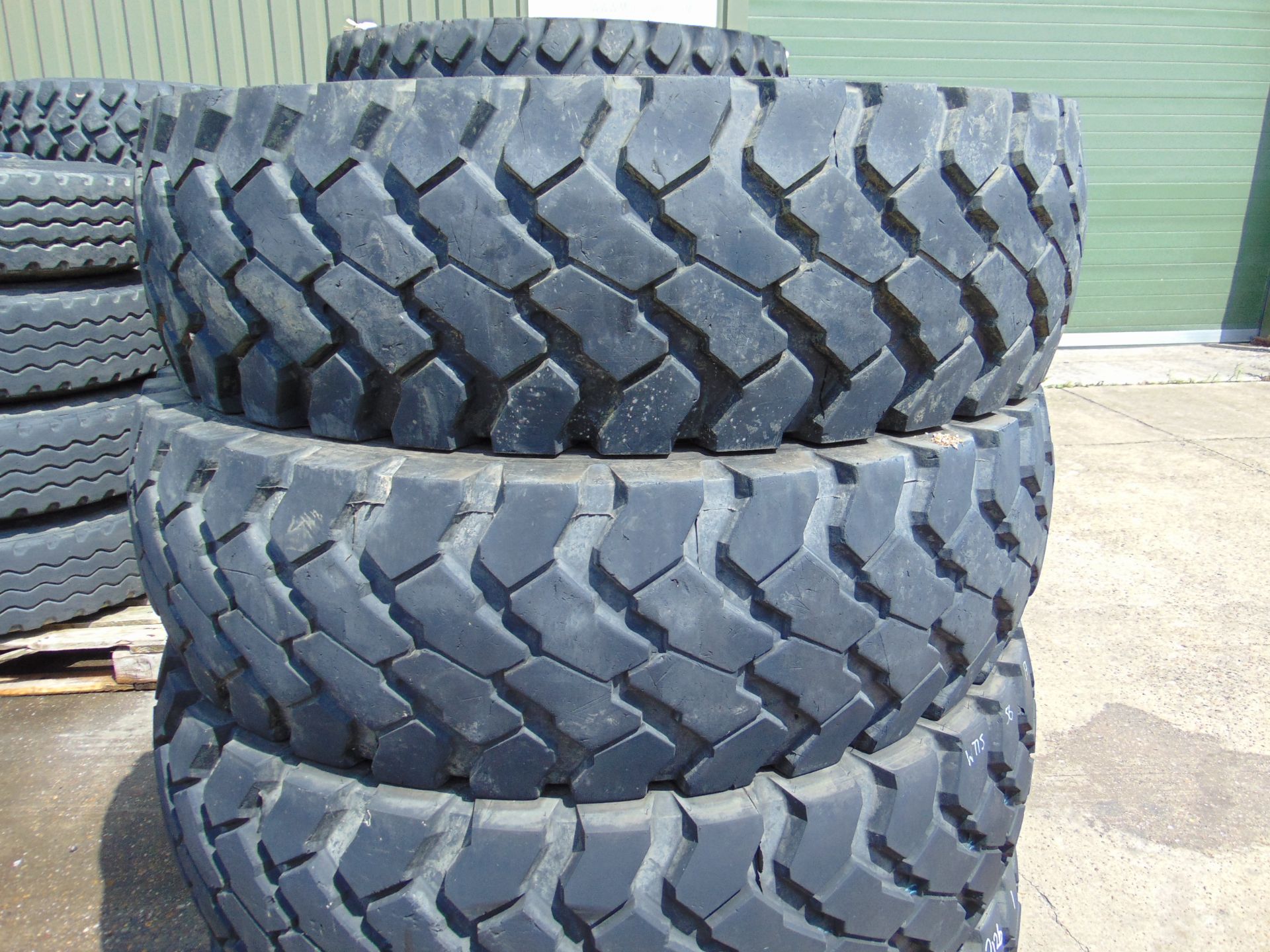 4x Continental 14.00 R20 HCS Tyres - Image 2 of 7