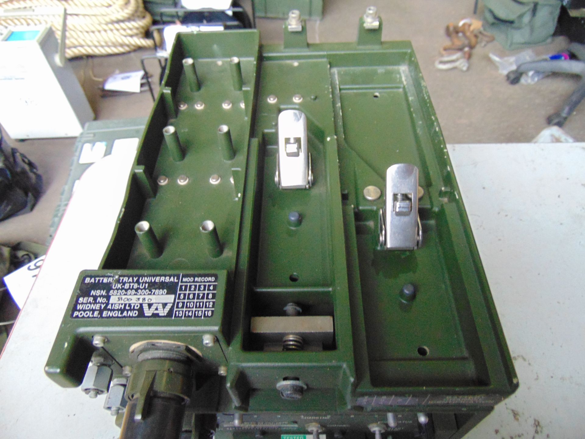 1 x Very nice Vehicle Mount Clansman Intelligent Battery Management unit c/w Unissued Battery - Image 4 of 5