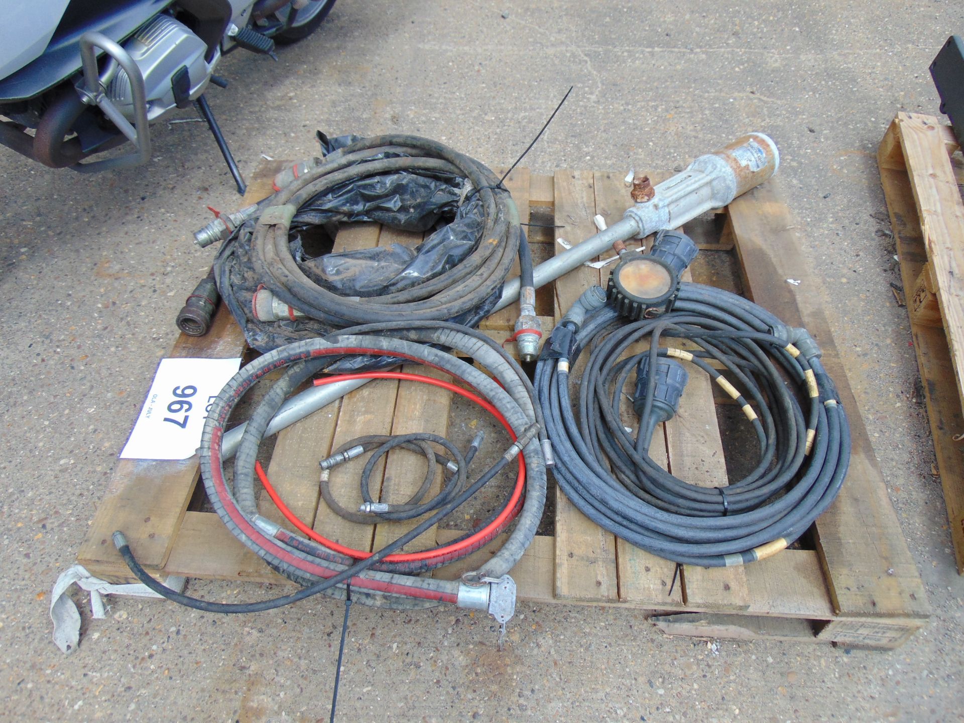 Oil Dispenser Pump, Hydraulic Pipes Cable Etc - Bild 4 aus 4