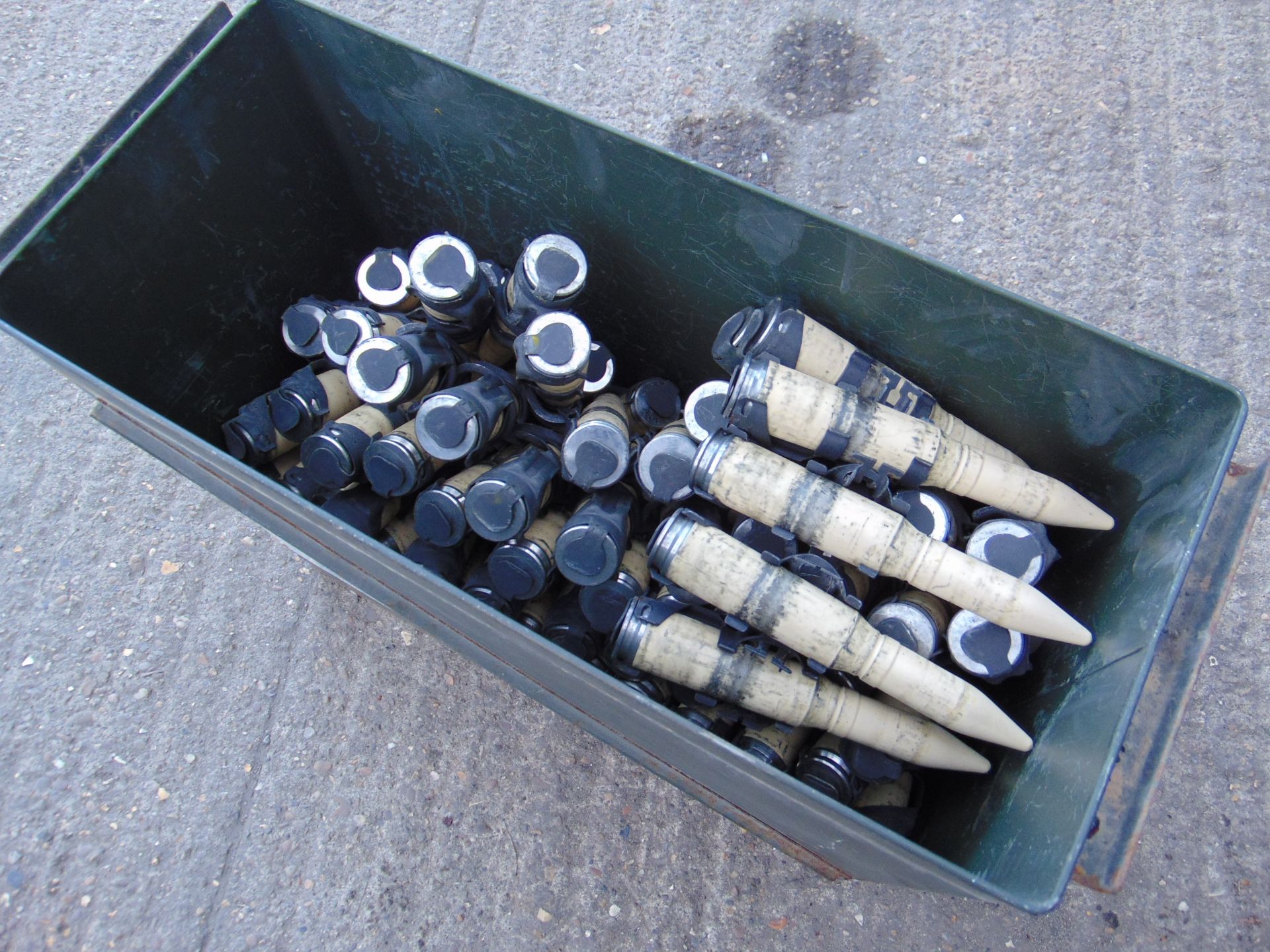Very Rare AMMO Box containing 85 Dummy 20 mm Shells in Links - Image 5 of 7