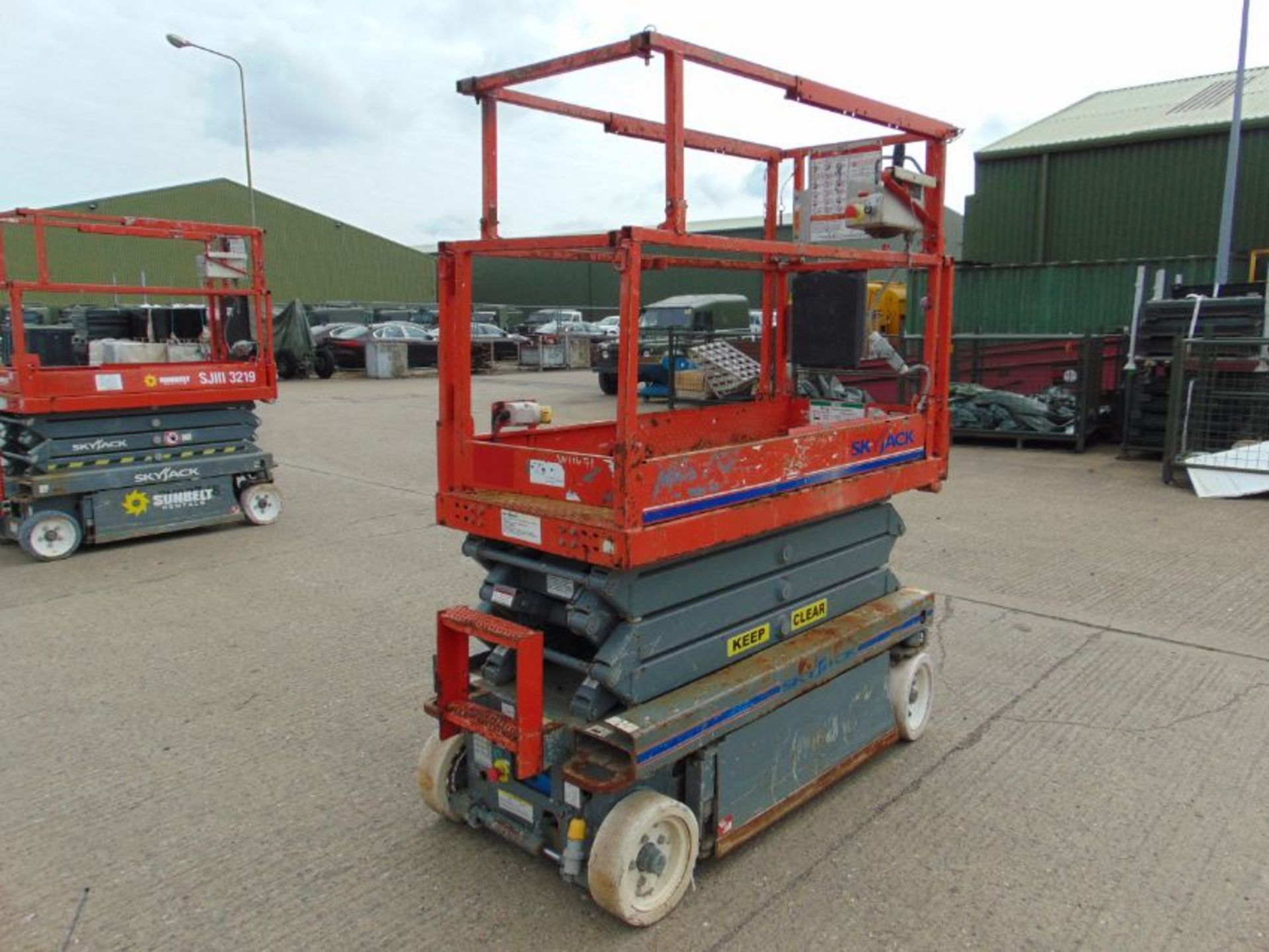 SKYJACK SJIII 3219 Electric Scissor Lift Access Platform ONLY 232 Hours! - Image 3 of 18