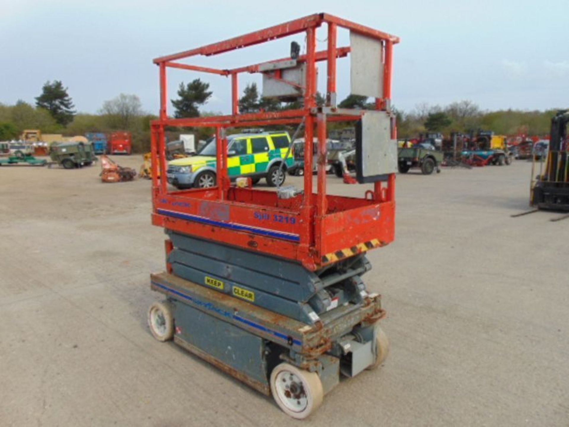 SKYJACK SJIII 3219 Electric Scissor Lift Access Platform ONLY 216 Hours! - Image 3 of 16