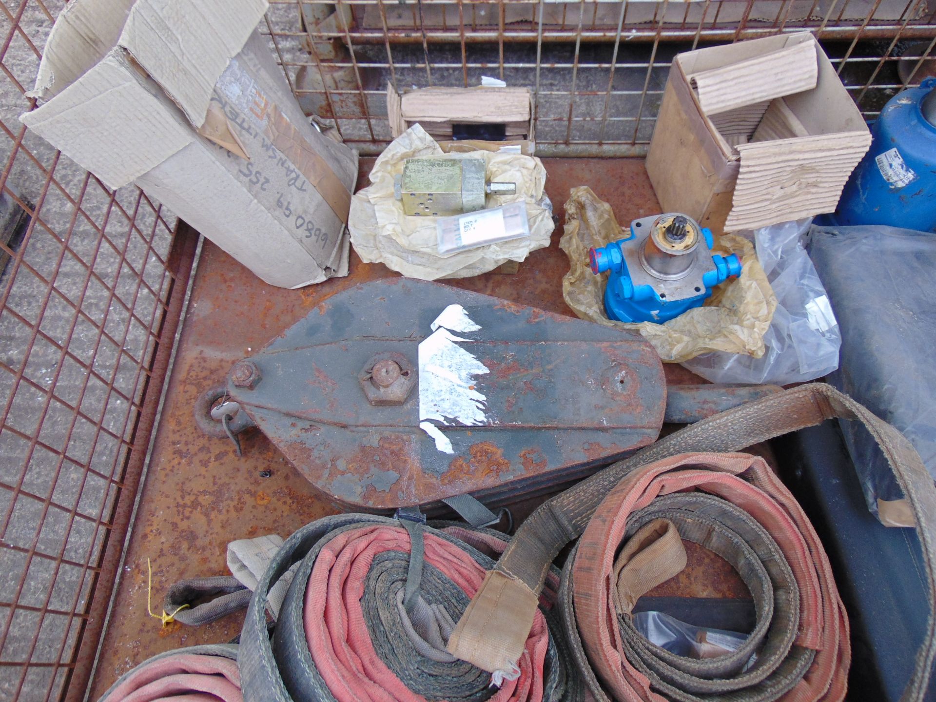 1 x Stillage Land Rover Tow Strops, Hydraulic Pump Recovery Snatch Block Etc - Image 8 of 9