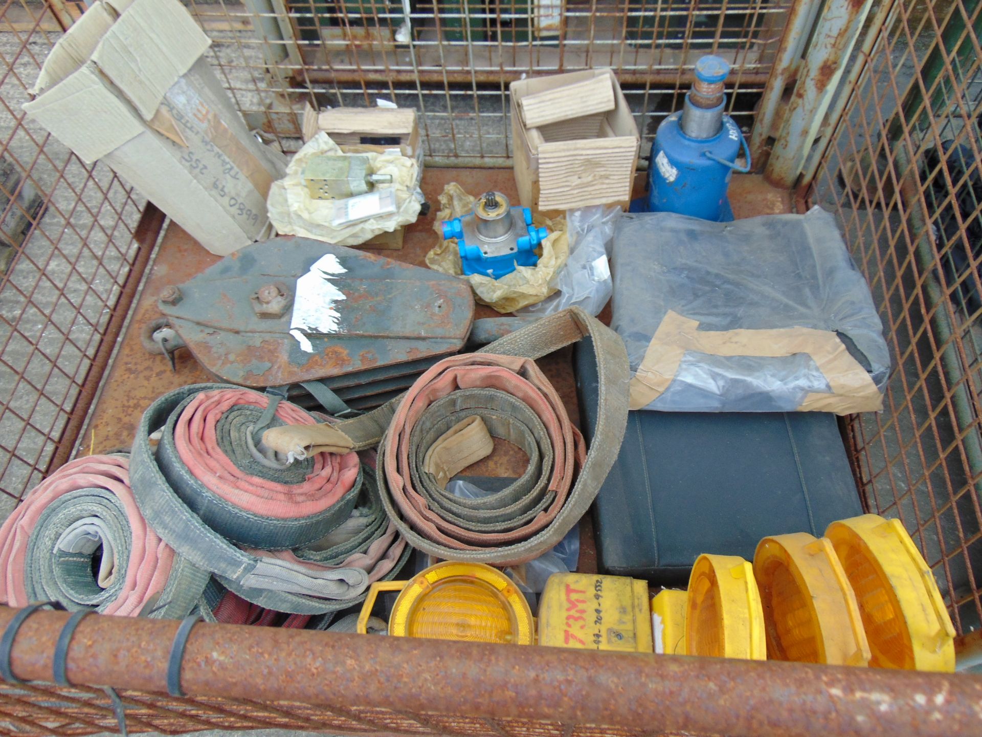 1 x Stillage Land Rover Tow Strops, Hydraulic Pump Recovery Snatch Block Etc - Image 2 of 9