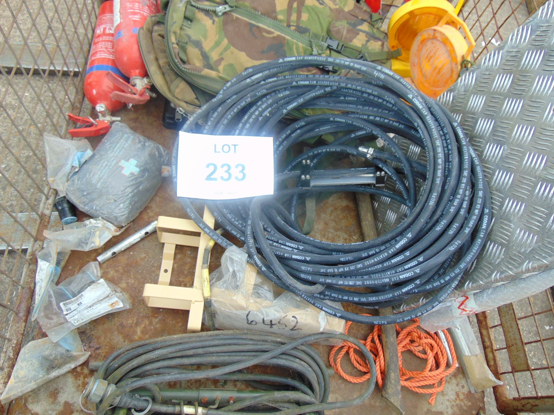 1 x Stillage Spares inc Camo packs, Axes can holders, Cable, Air Lines etc - Bild 2 aus 3