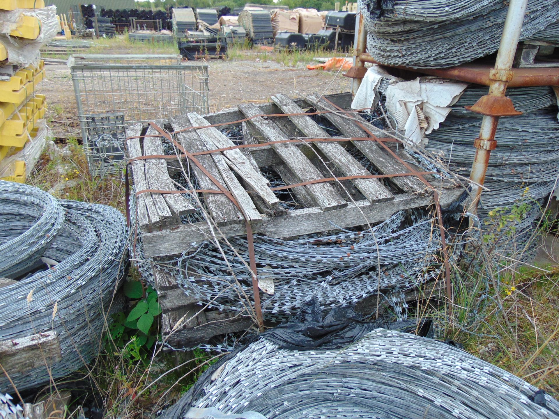 4 x Large Pallets of MoD Galvanised Razer Wire in Expanding Coils Quantity as shown - Image 5 of 6