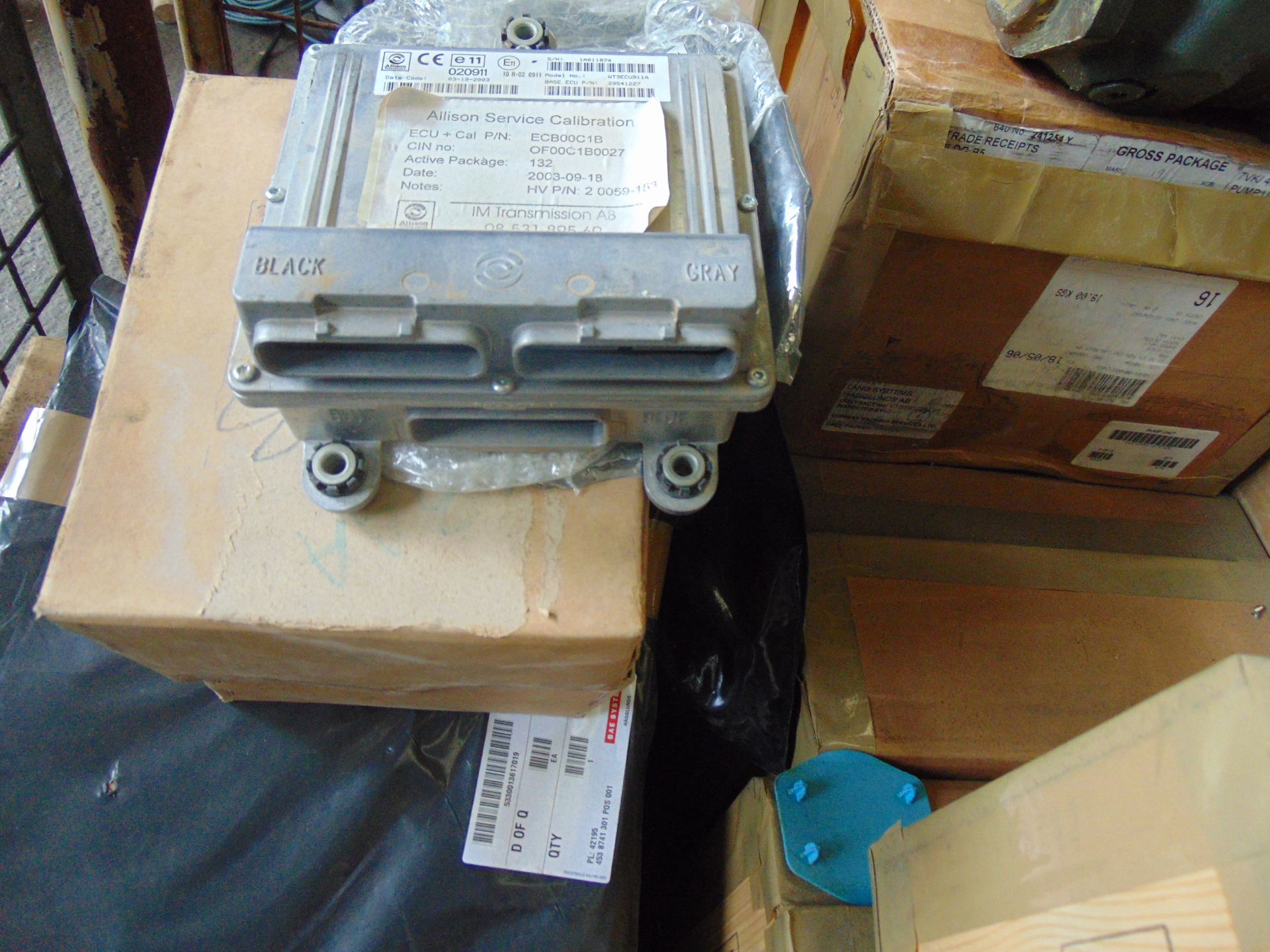 1 x Pallet of Hagglund Spares New Unissued inc Hydraulic Pumps Control Boxes, Gasket set etc - Image 8 of 10