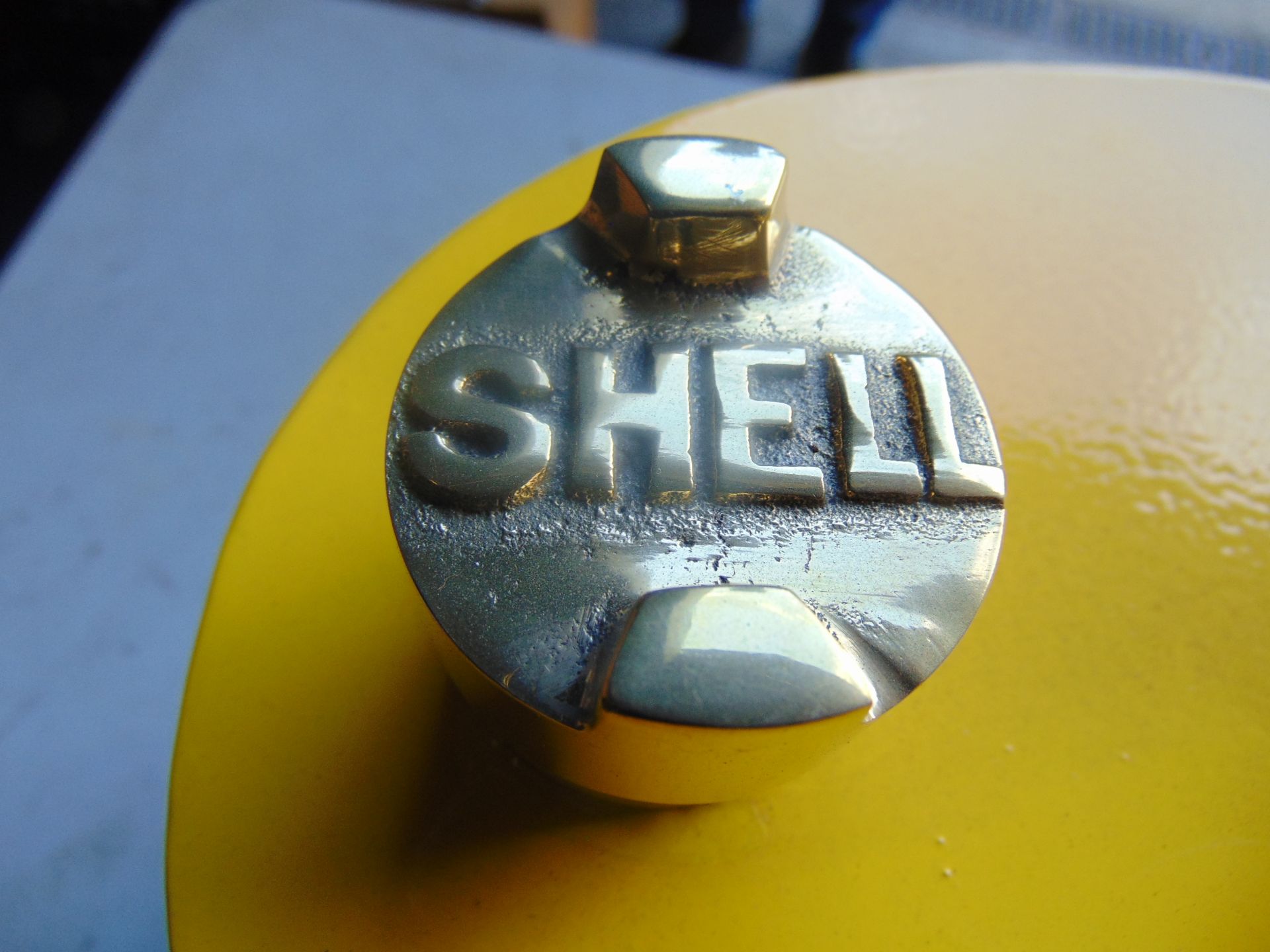 New and Unused Shell 2 Gall Oil can c/w Brass Cap - Image 3 of 3