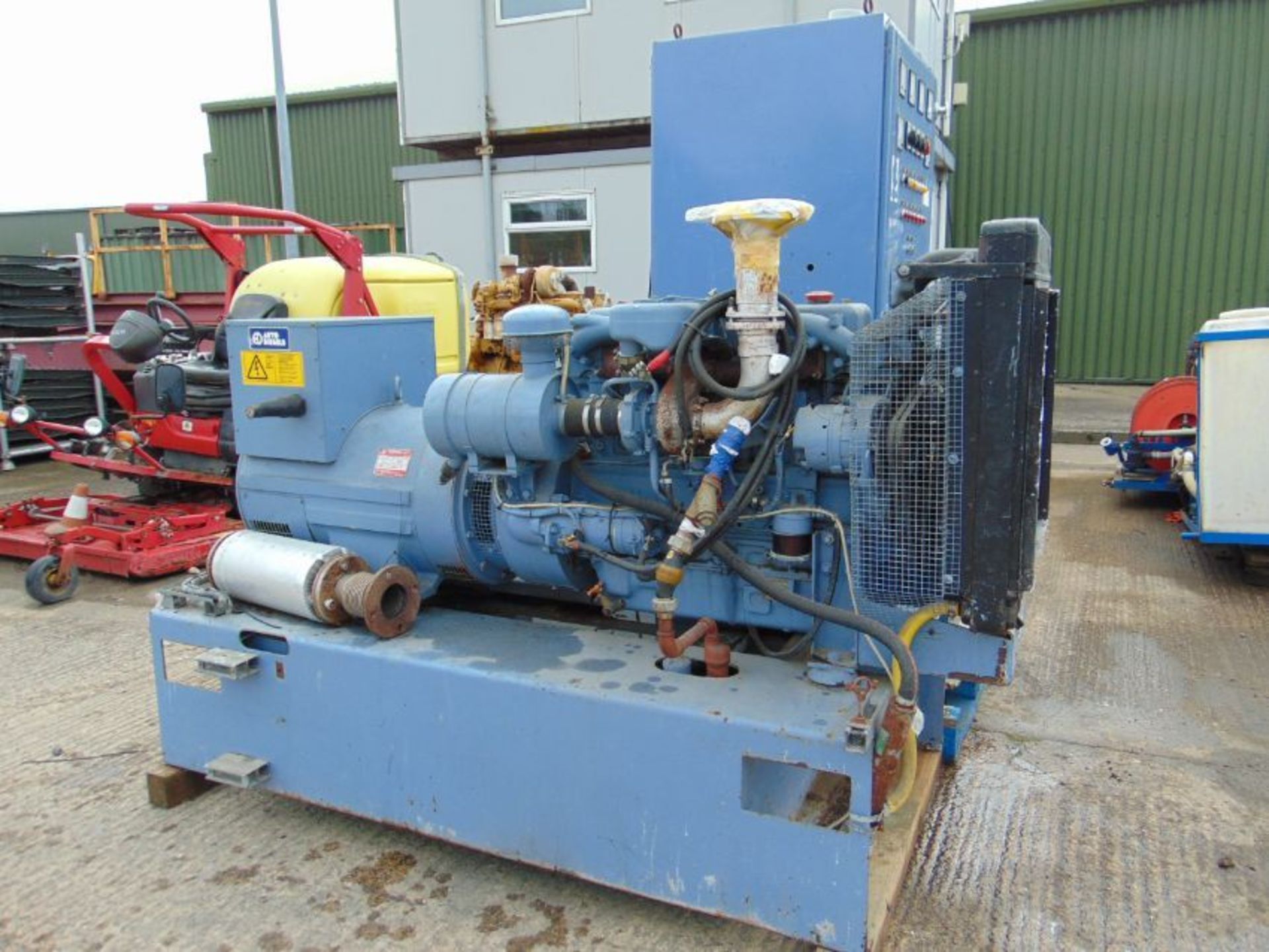 Auto Diesel 85 KVA 68 Kw 3 Phase 415/240V Standby Automatic Mains Faliure Generator ONLY 807 HOURS! - Image 2 of 20