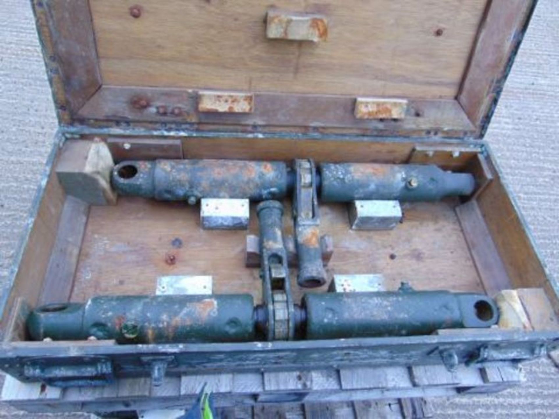 Pair of Heavy Duty Ratchet Jacks