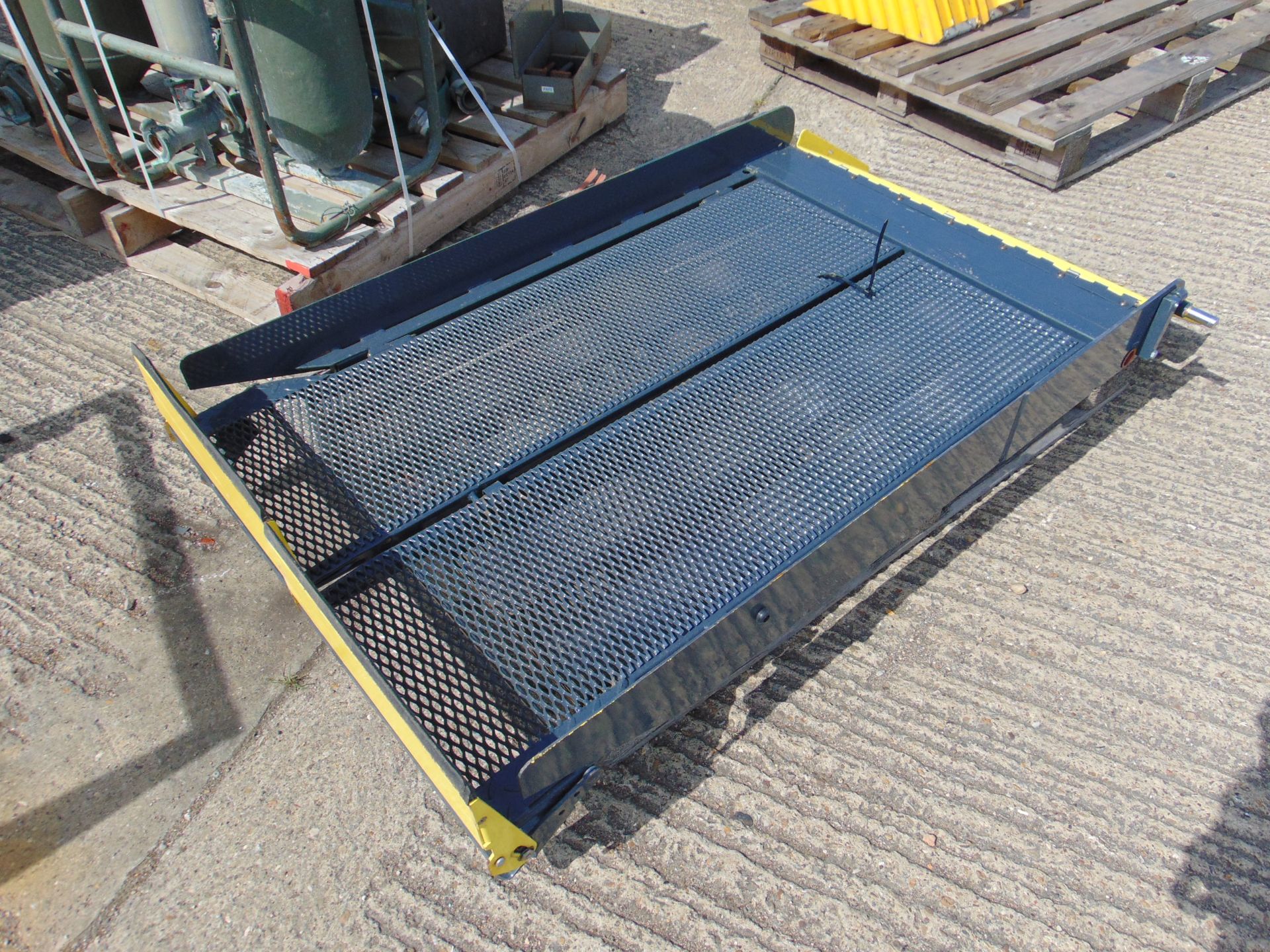 Vehicle Loading Ramp - Image 3 of 5