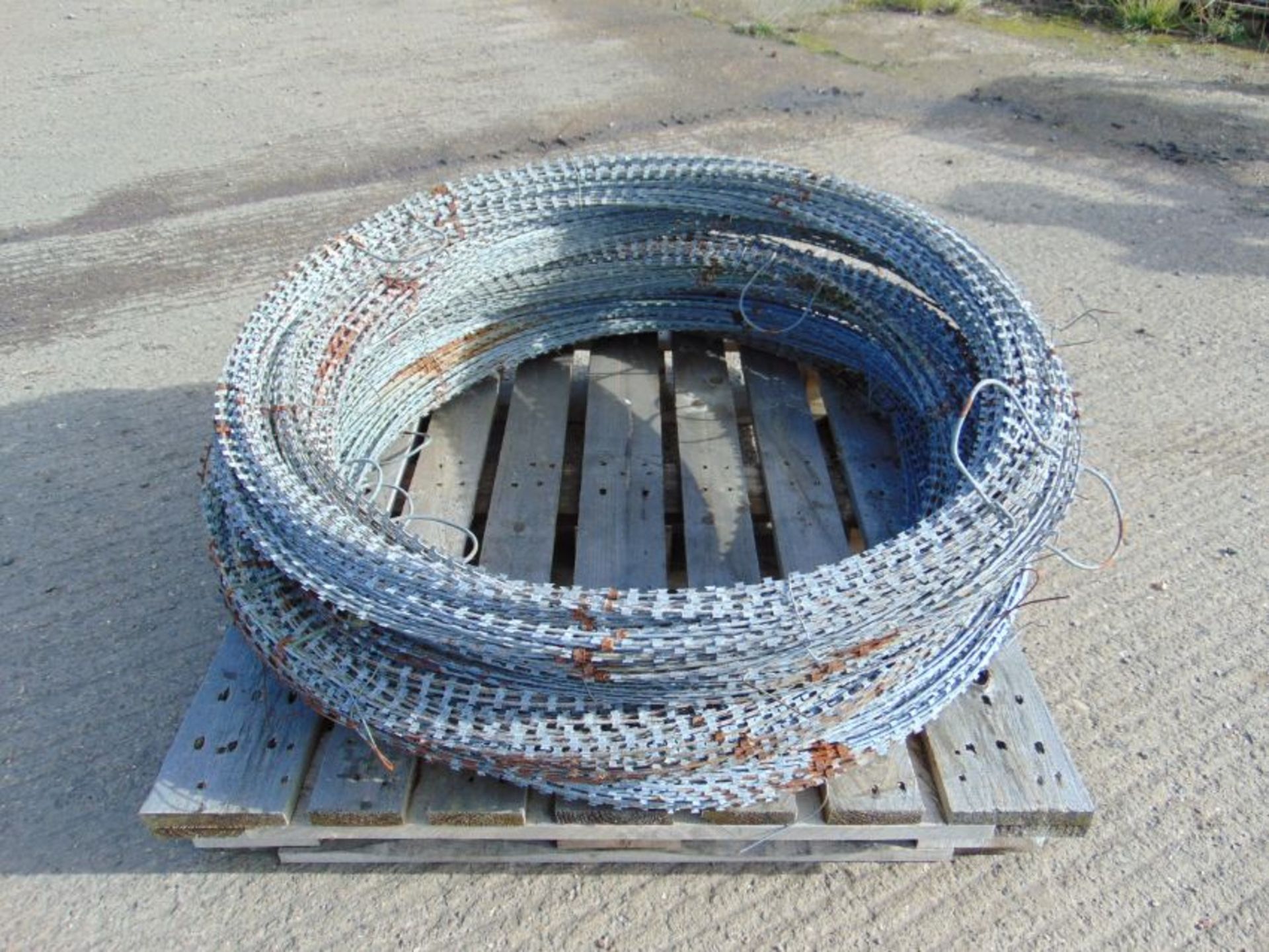 6 x Large Rolls of Concertina Razor Wire Unissued.Each Ccoil makes 1 M x 20 M