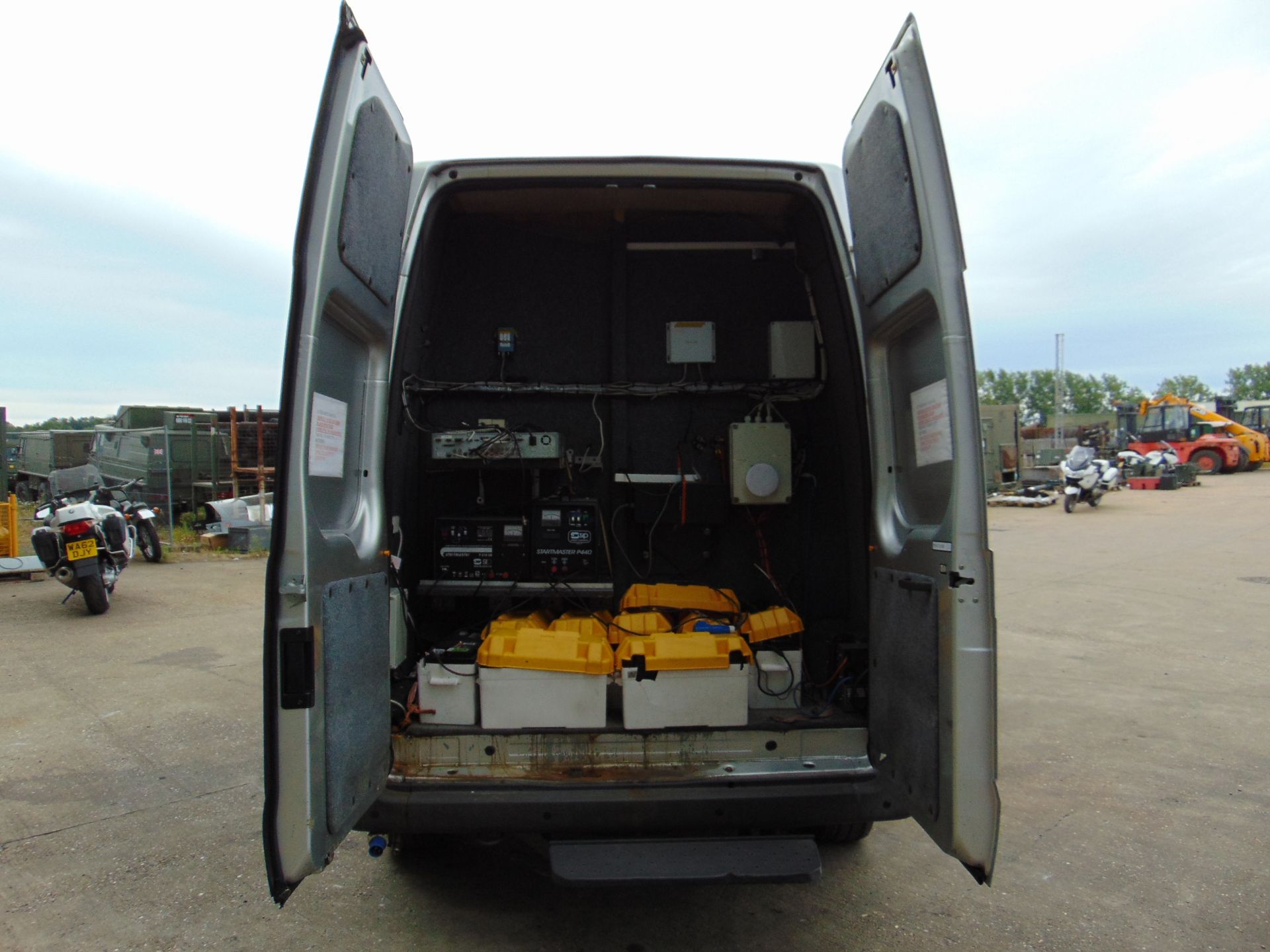 2004 Ford Transit 135 T350 LWB Mobile Surveillance & Monitoring Vehicle ONLY 11,044 Miles! - Image 10 of 41