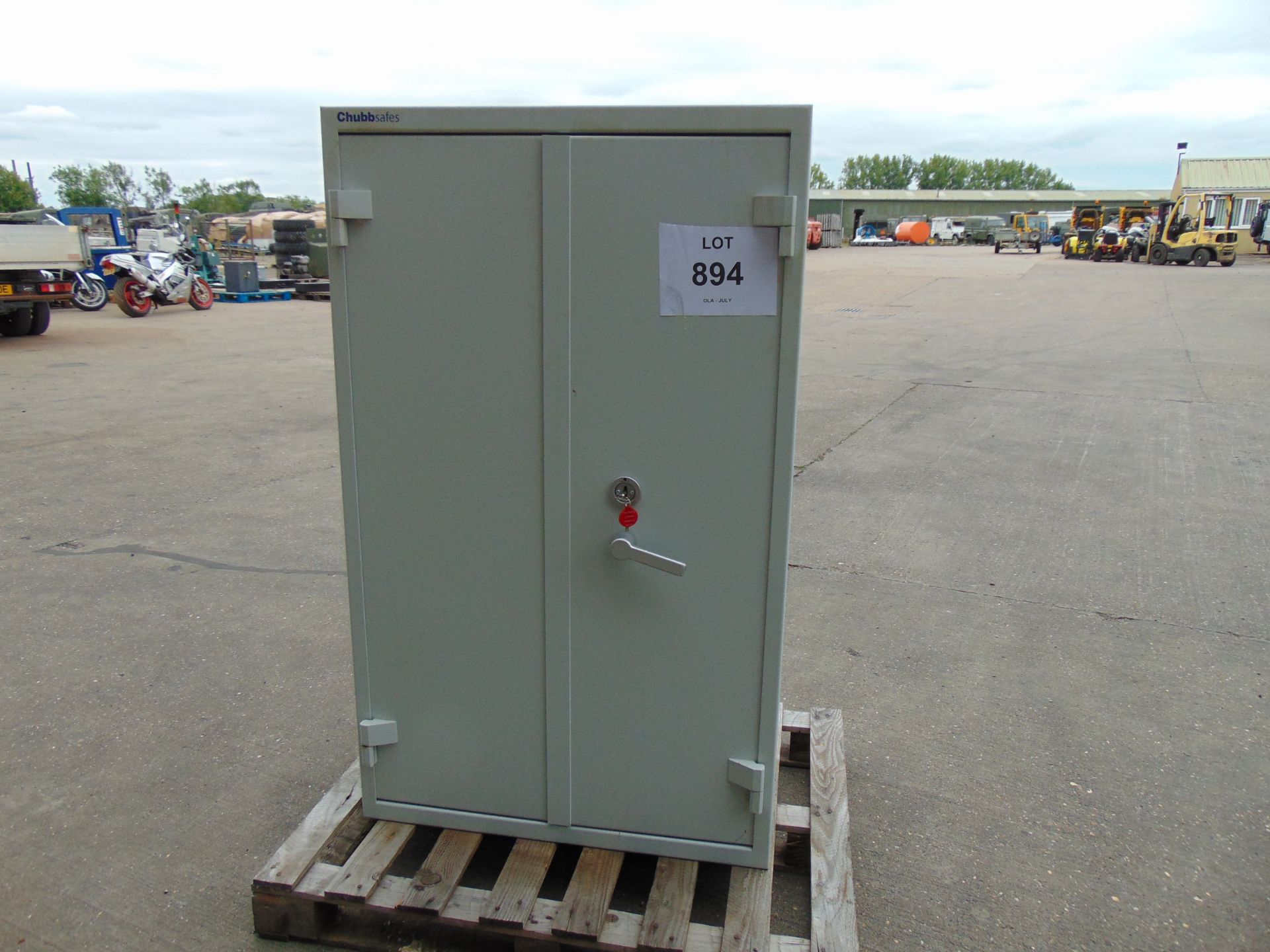 Force Guard Chubb Cabinet Safe 1.5m x 0.9m x 0.45m, 140kgs, 504 litre capacity c/w keys etc