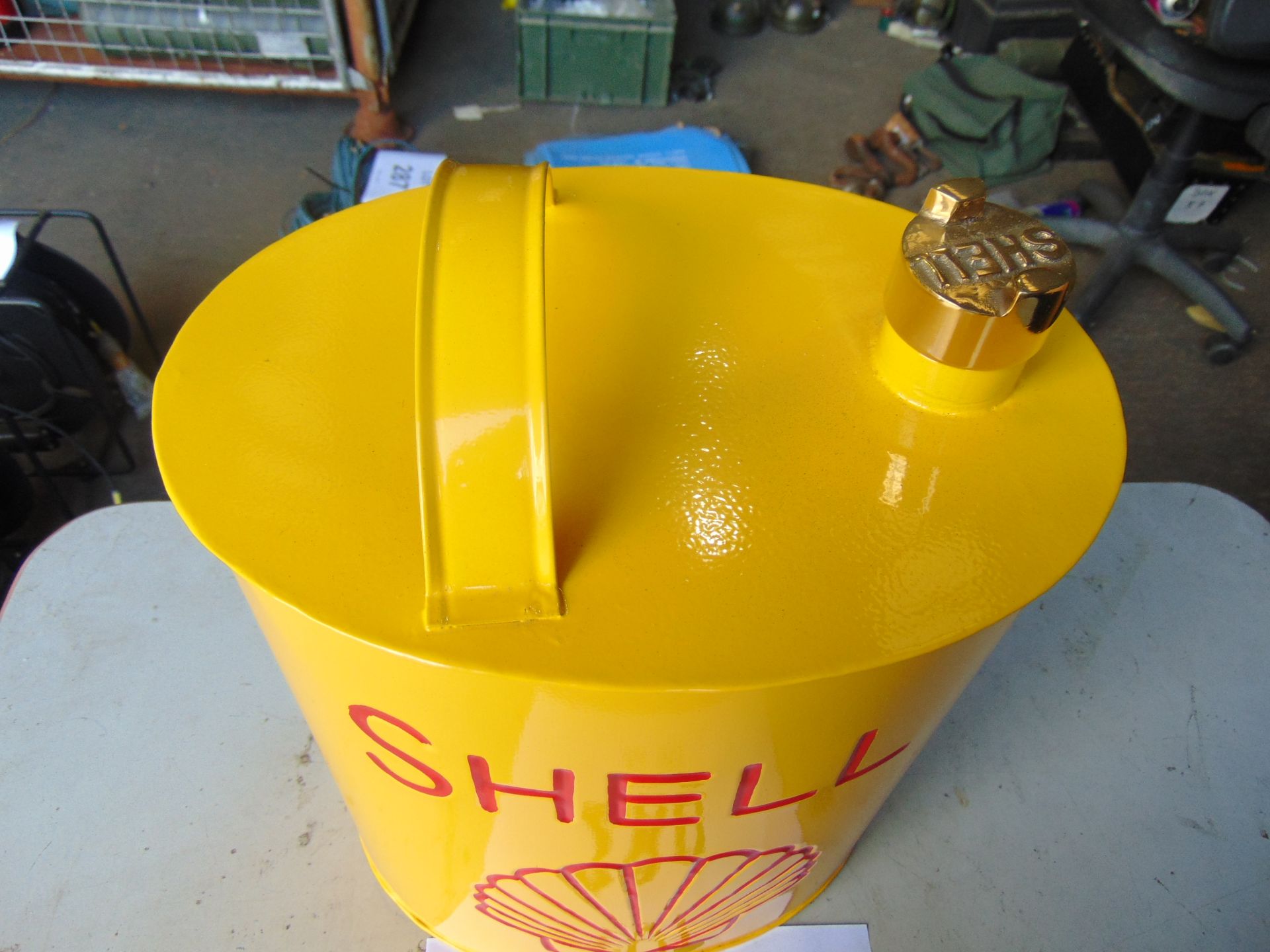 New and Unused Shell 2 Gall Oil can c/w Brass Cap - Image 2 of 3