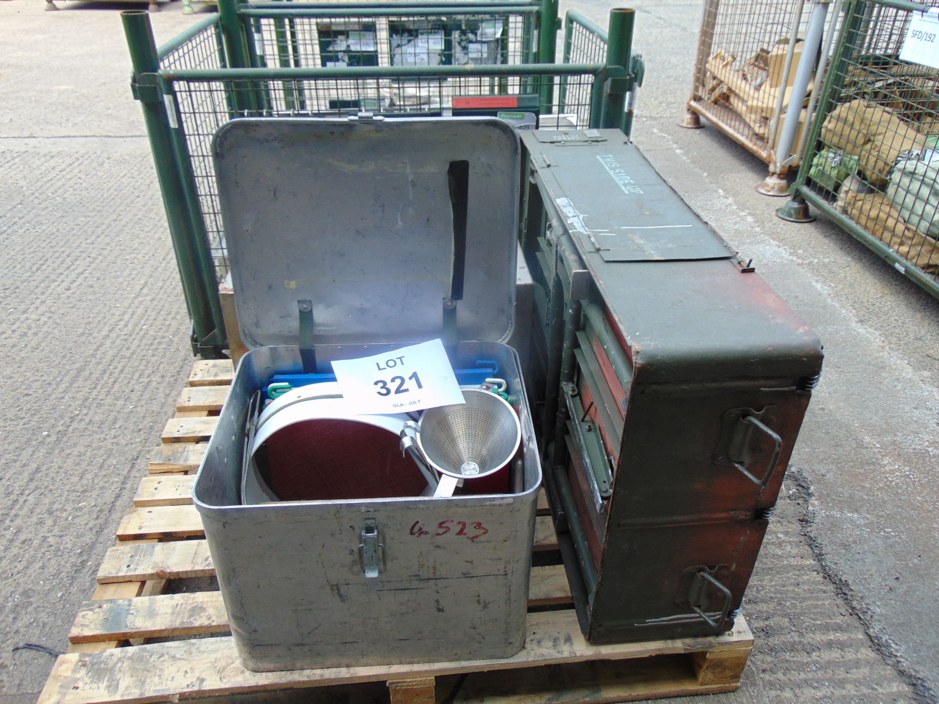 Cooking outfit field No 5 inc Cooker, Burners, Oven Equipment etc as shown from UK MoD - Image 2 of 4