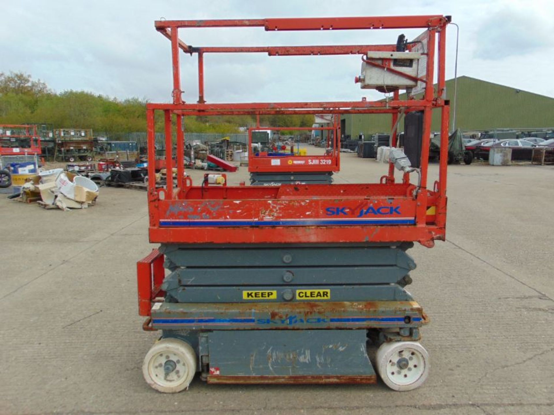 SKYJACK SJIII 3219 Electric Scissor Lift Access Platform ONLY 232 Hours! - Image 2 of 18