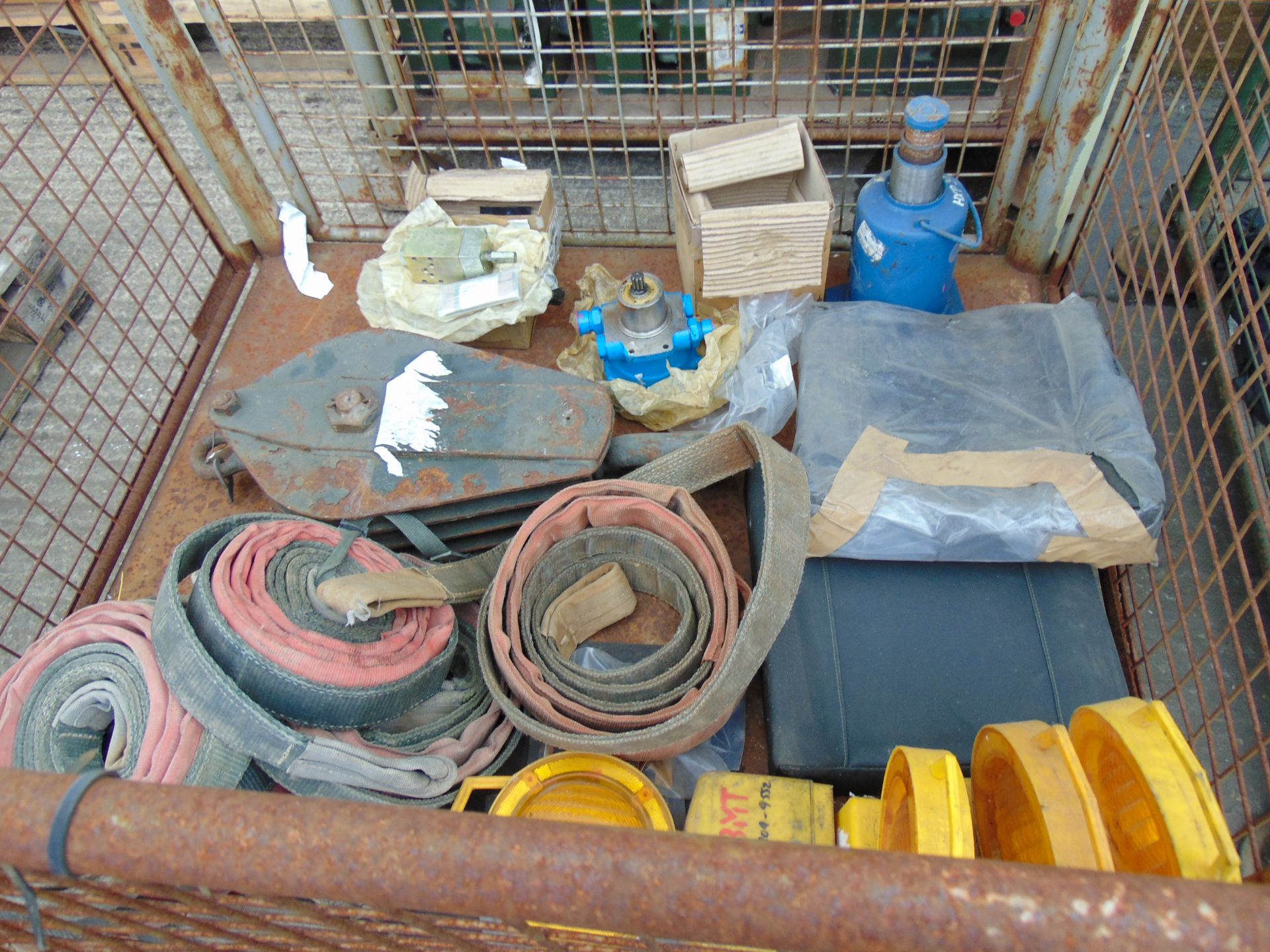 1 x Stillage Land Rover Tow Strops, Hydraulic Pump Recovery Snatch Block Etc - Image 7 of 9