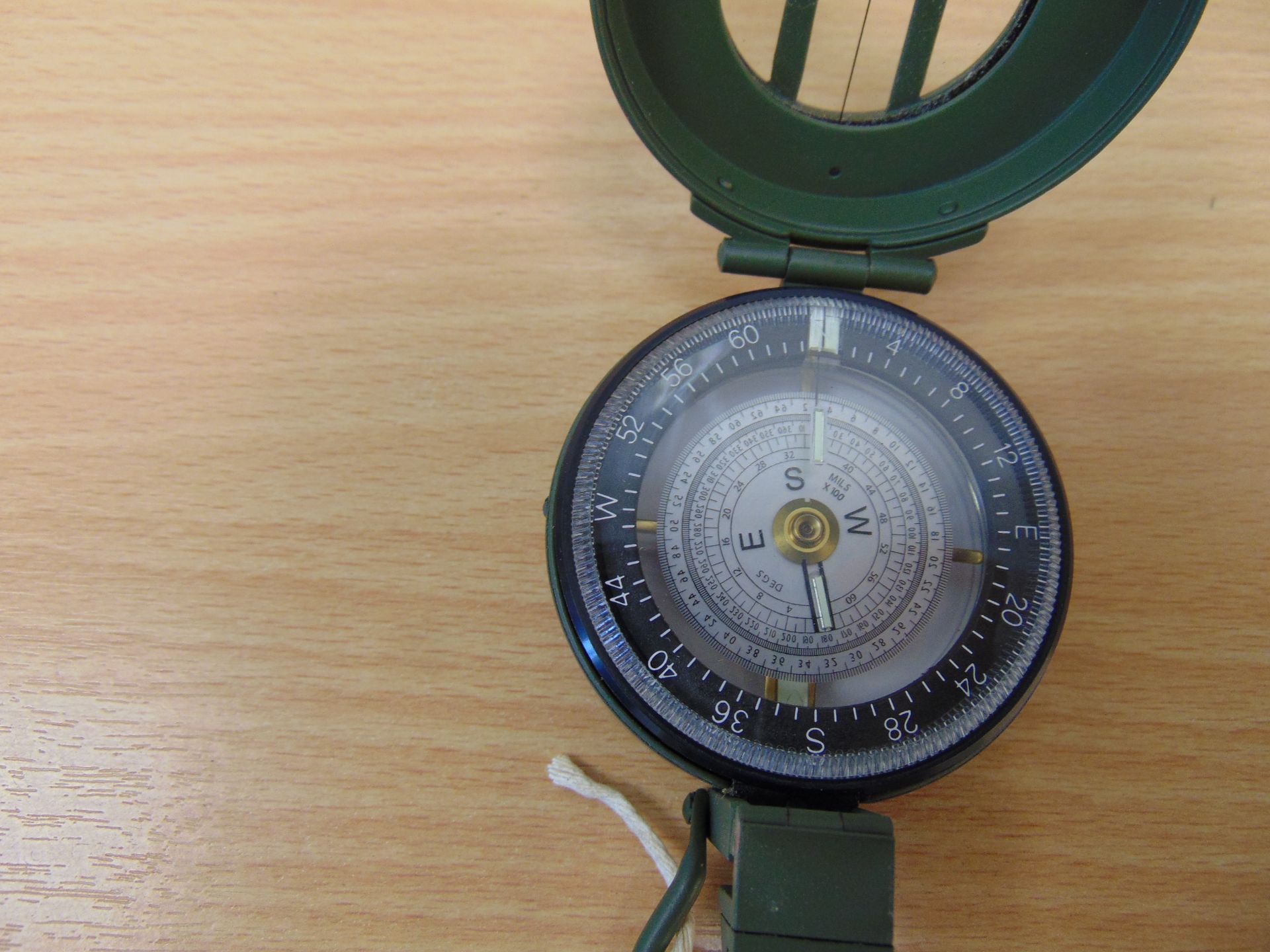 Unissued Francis Baker M88 Prismatic Compass British Army Issue with Nato Number - Image 3 of 3