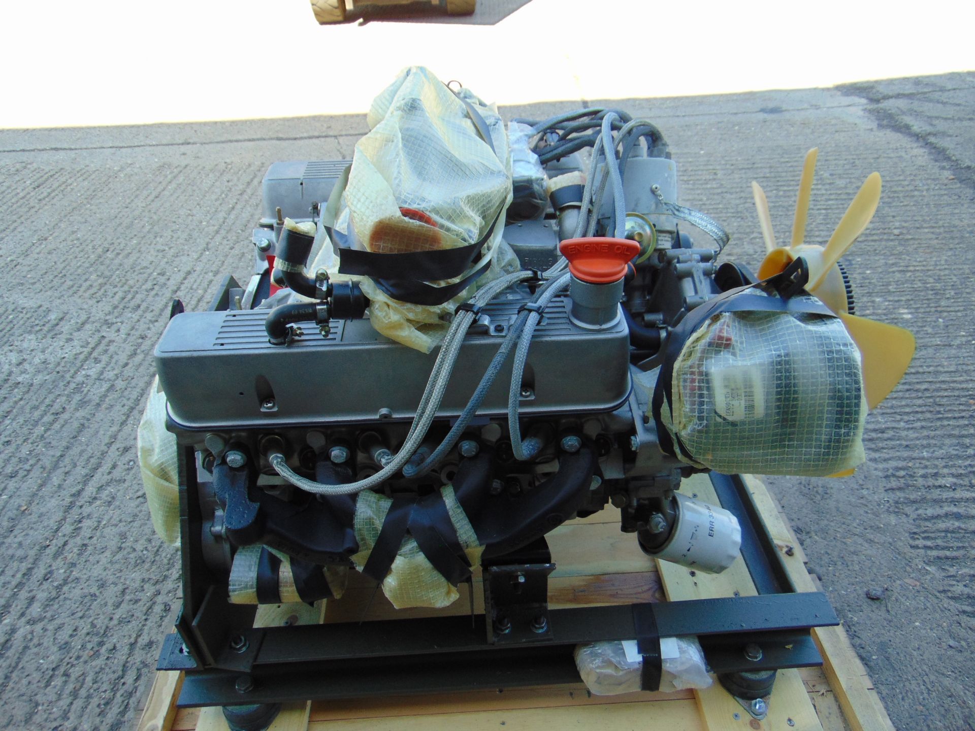 Fully Reconditioned Land Rover V8 Engine c/w all Accessories, as shown in Crate etc - Image 5 of 21
