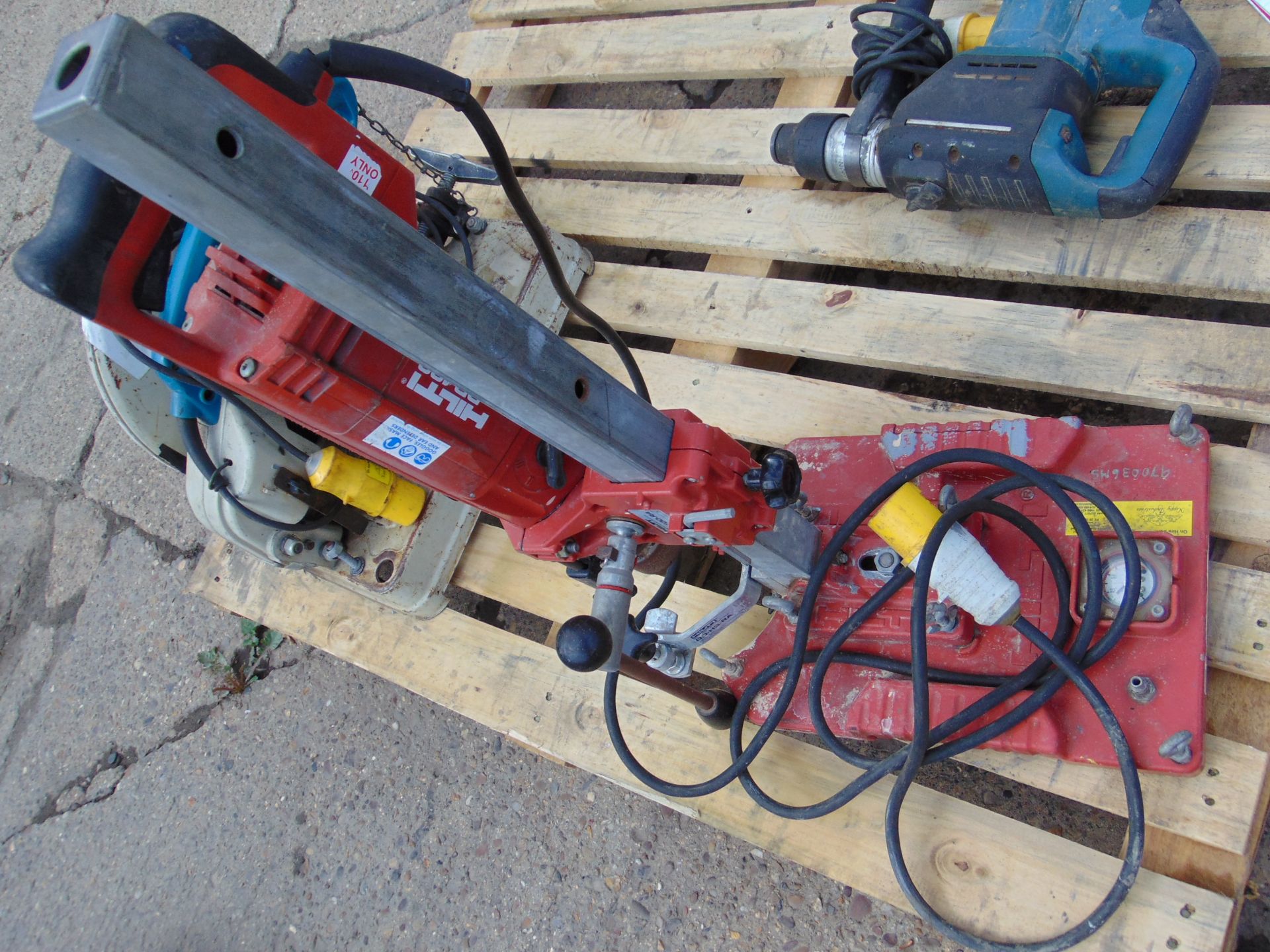 HILTI DD100 Diamond Core Drill 110v + DD100-RA Drilling Rig stand - Image 4 of 6