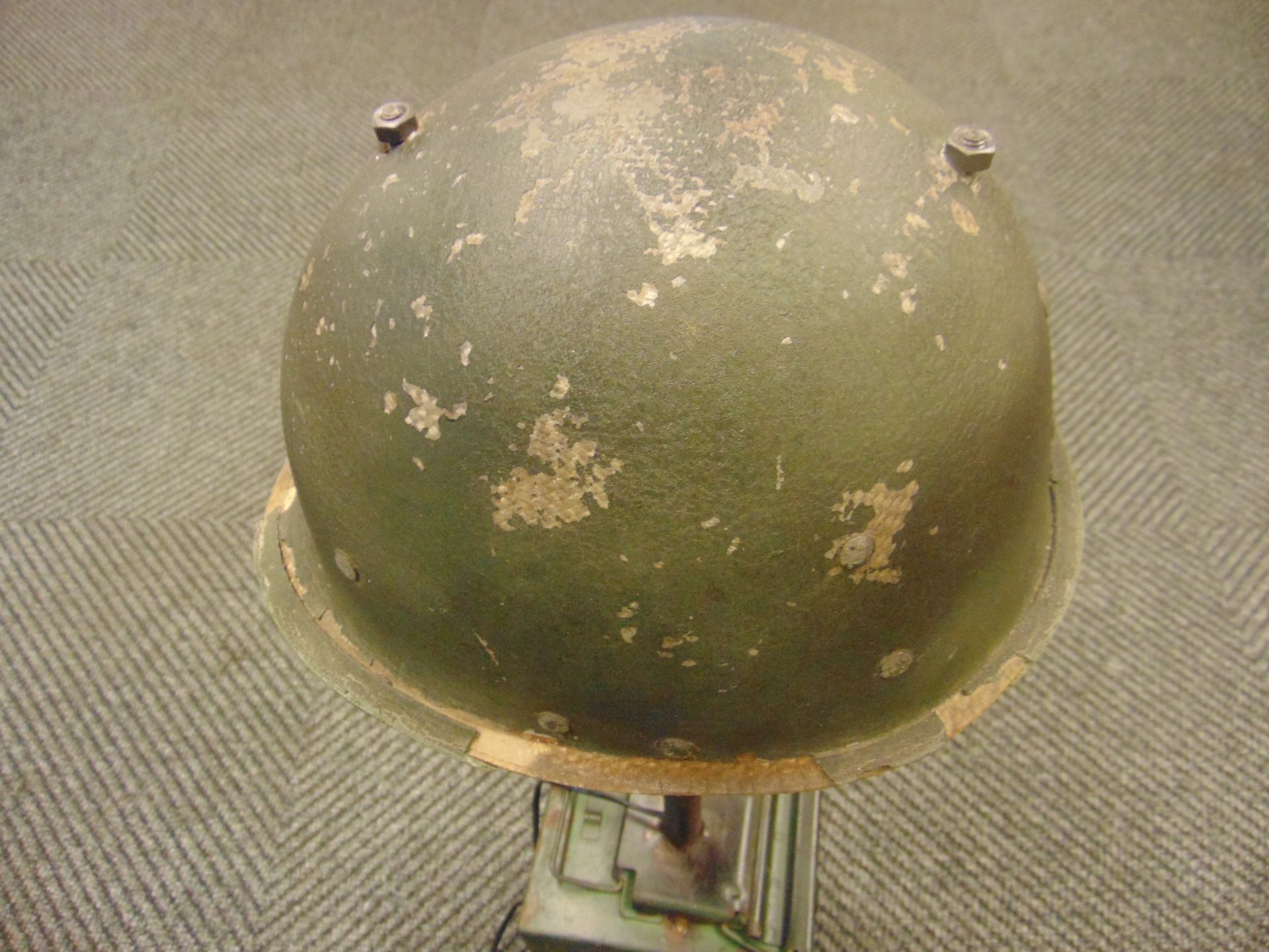 VERY UNUSUAL TABLE LAMP MADE FROM STEEL COMBAT HELMET AMNO BOX ETC - Image 4 of 7