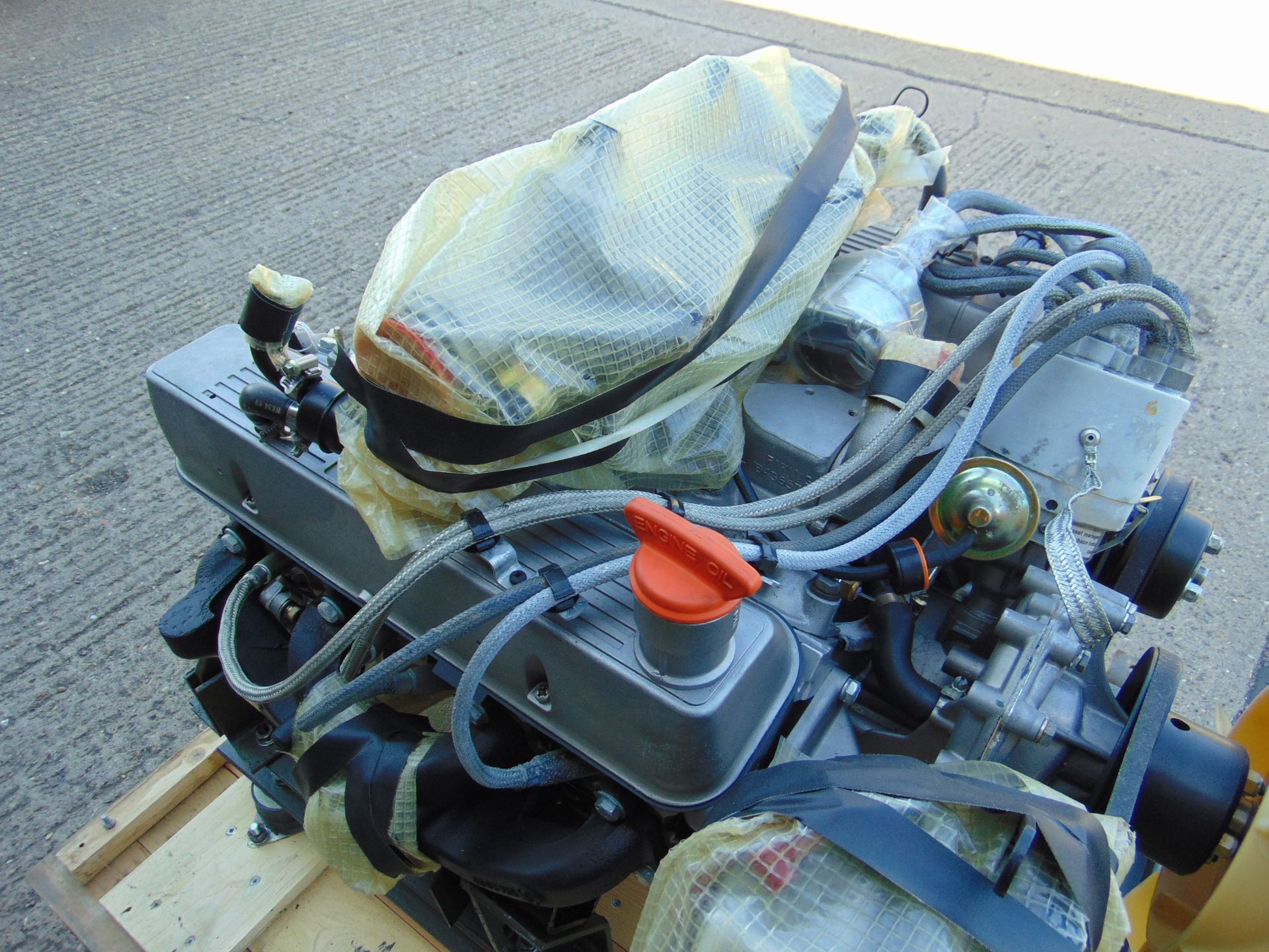 Fully Reconditioned Land Rover V8 Engine c/w all Accessories, as shown in Crate etc - Image 12 of 21