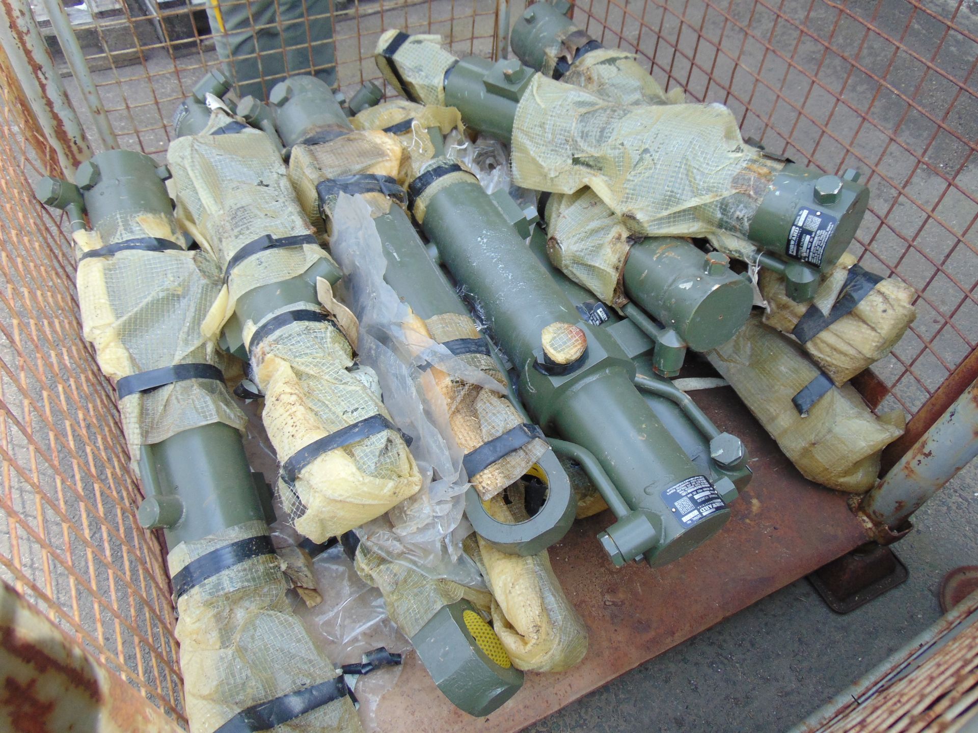 12 x new Unissued Hydraulic Rams as shown - Image 2 of 6