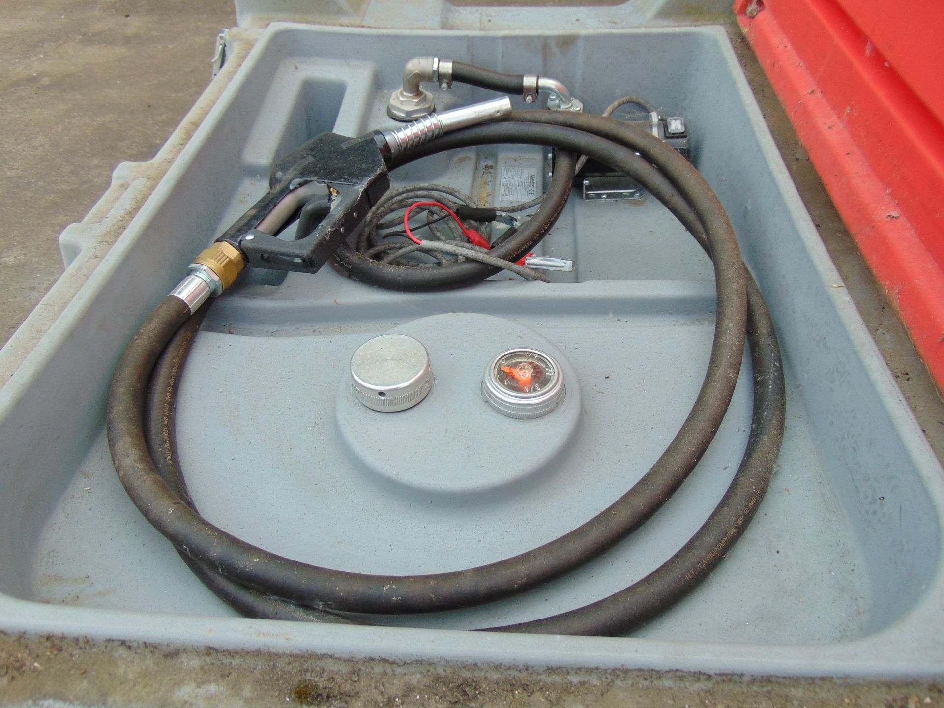 Emiliana Serbatoi 440 Litre Fuel Pod c/w 12 pump hose and dispenser - Image 6 of 9