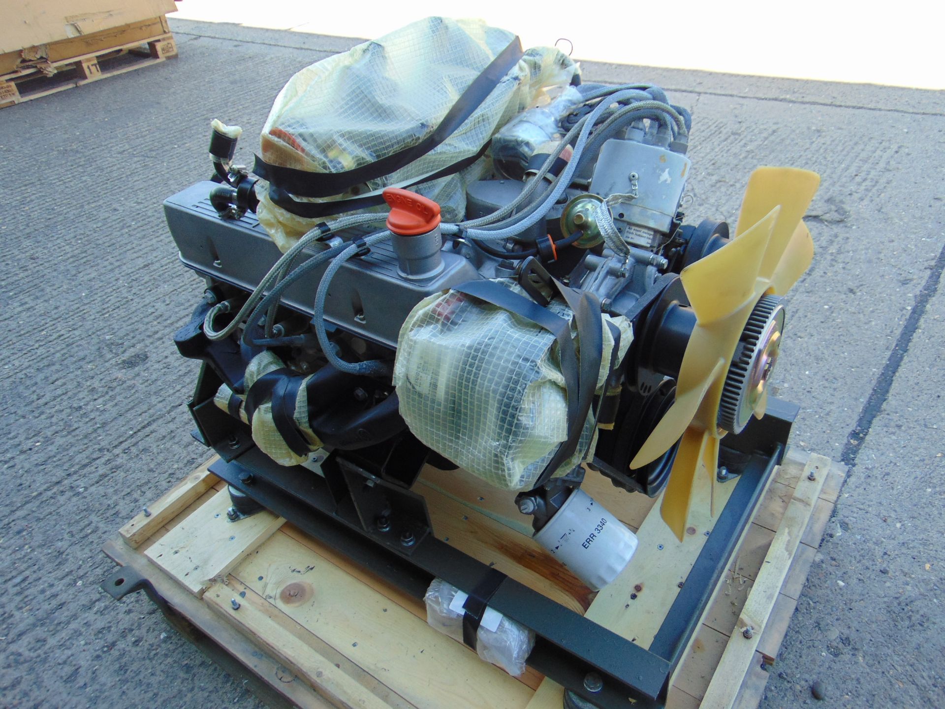 Fully Reconditioned Land Rover V8 Engine c/w all Accessories, as shown in Crate etc - Image 4 of 21