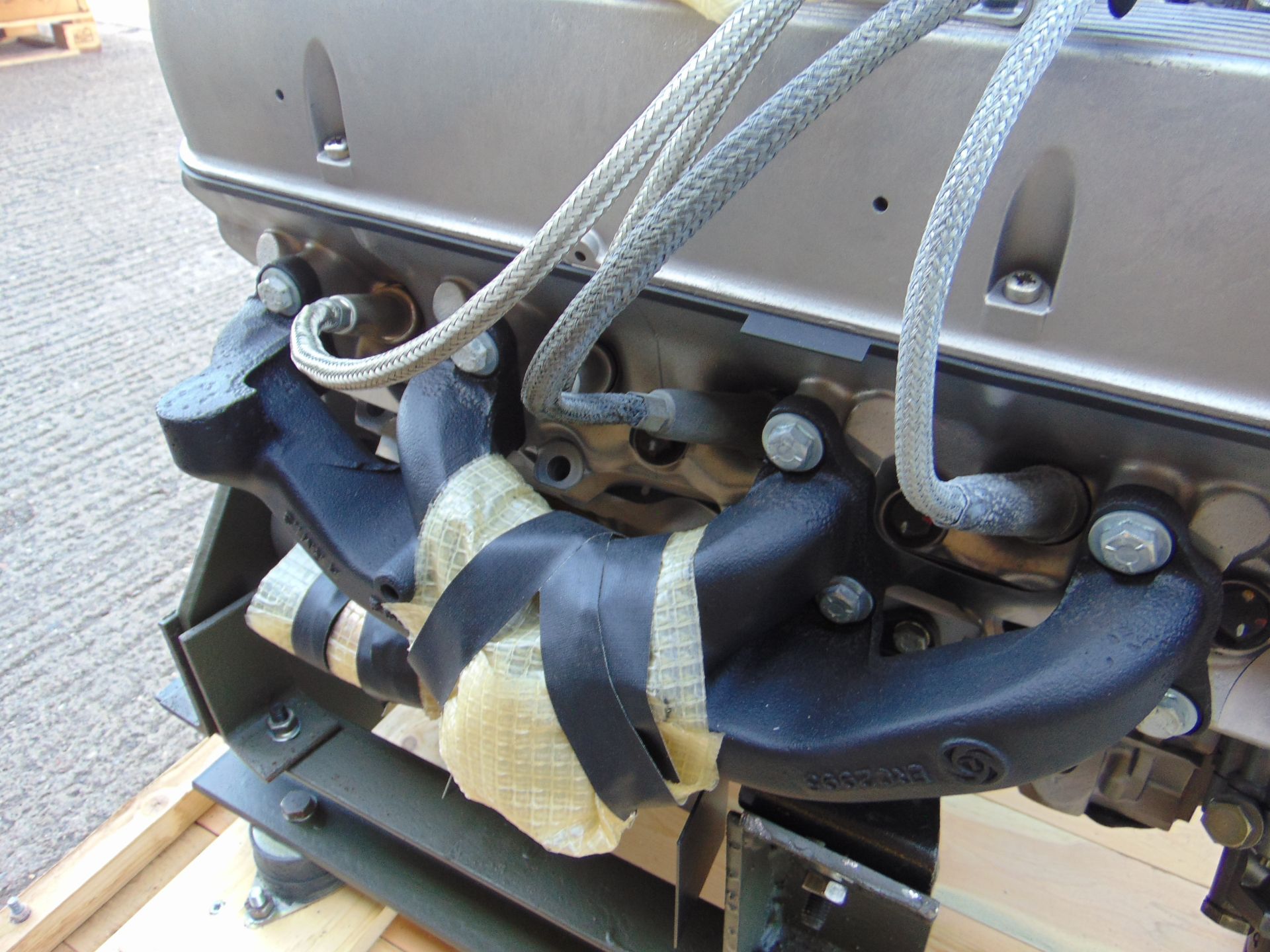 Fully Reconditioned Land Rover V8 Engine c/w all Accessories, as shown in Crate etc - Image 13 of 21