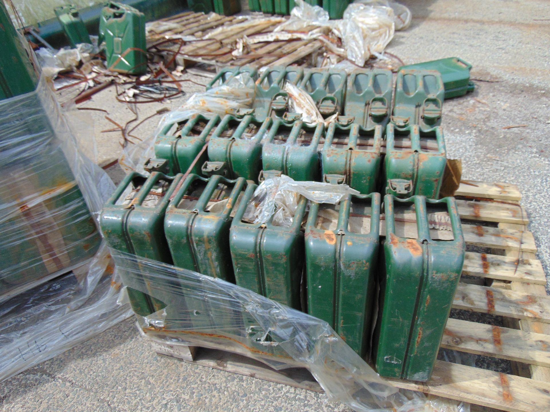 1 x Pallet (15) Jerry Cans Unissued Dated 1954 - Image 3 of 6