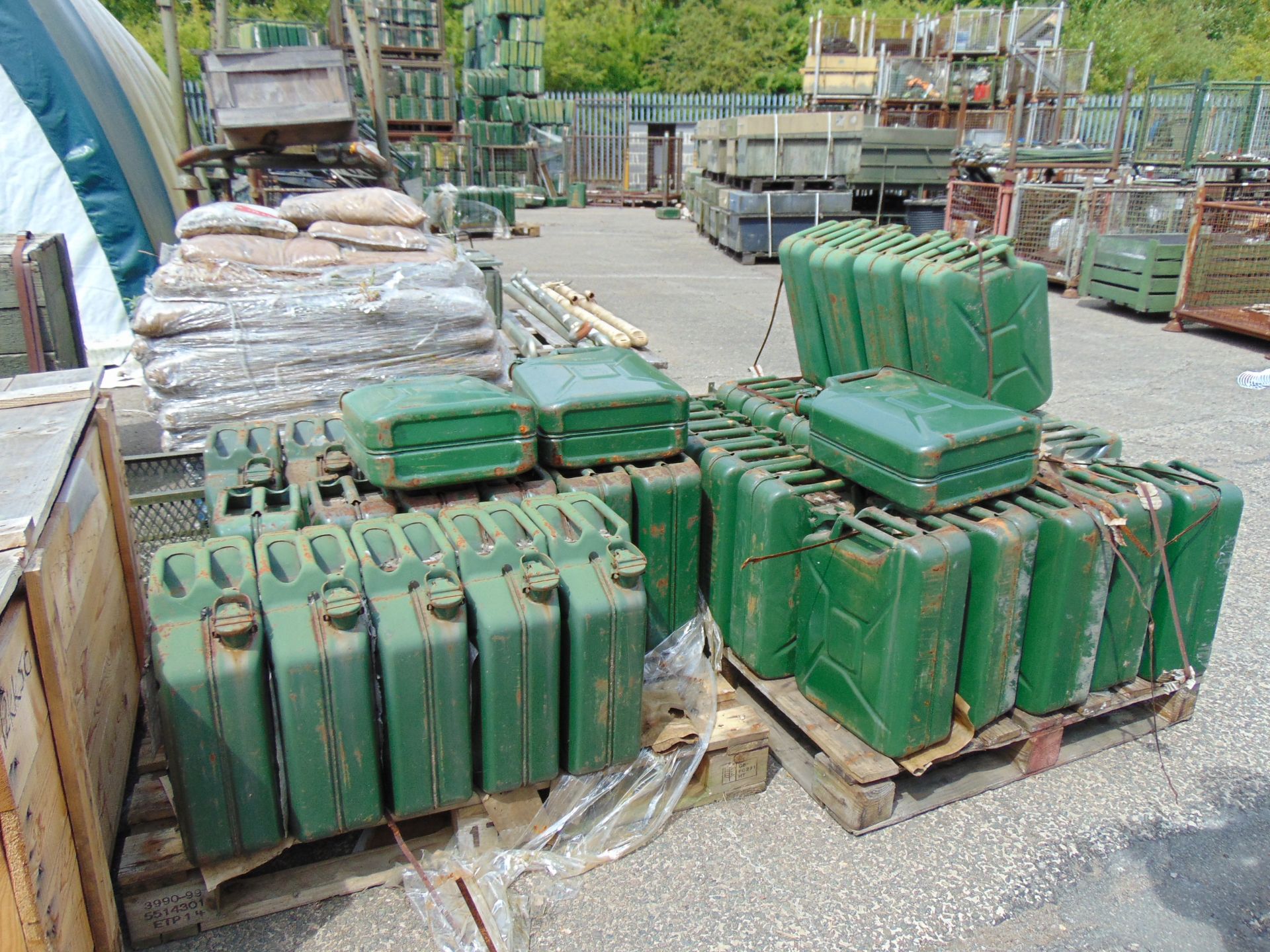 2 Pallets (44 Pcs) Unissued Jerry Cans Dated 1954 - Image 2 of 7