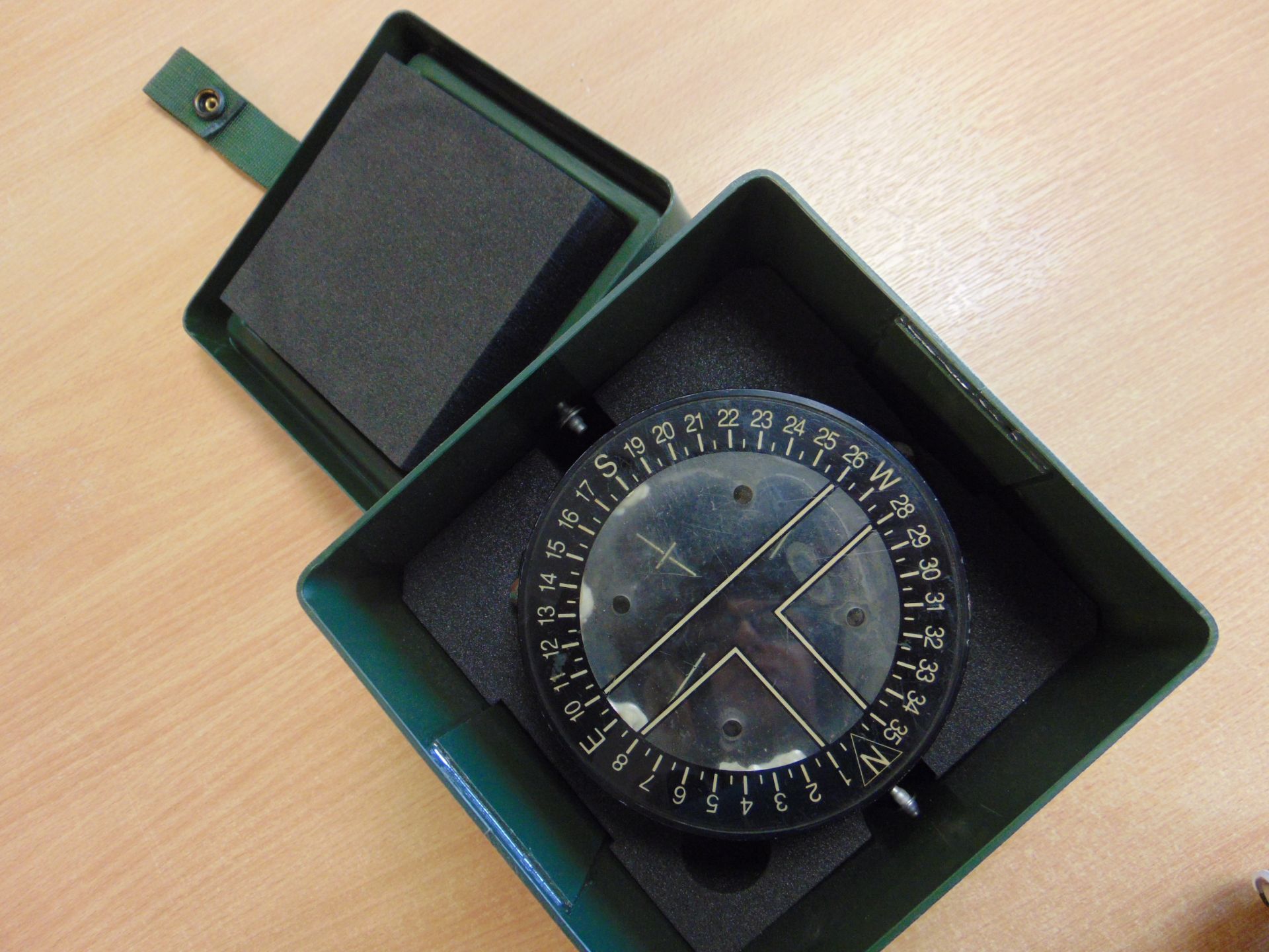 V. NICE SIRS NAVUGATION CANOE COMPASS USED BY SAS, SBS, ETC IN ORIGINAL TRANSIT CASE - Image 3 of 7