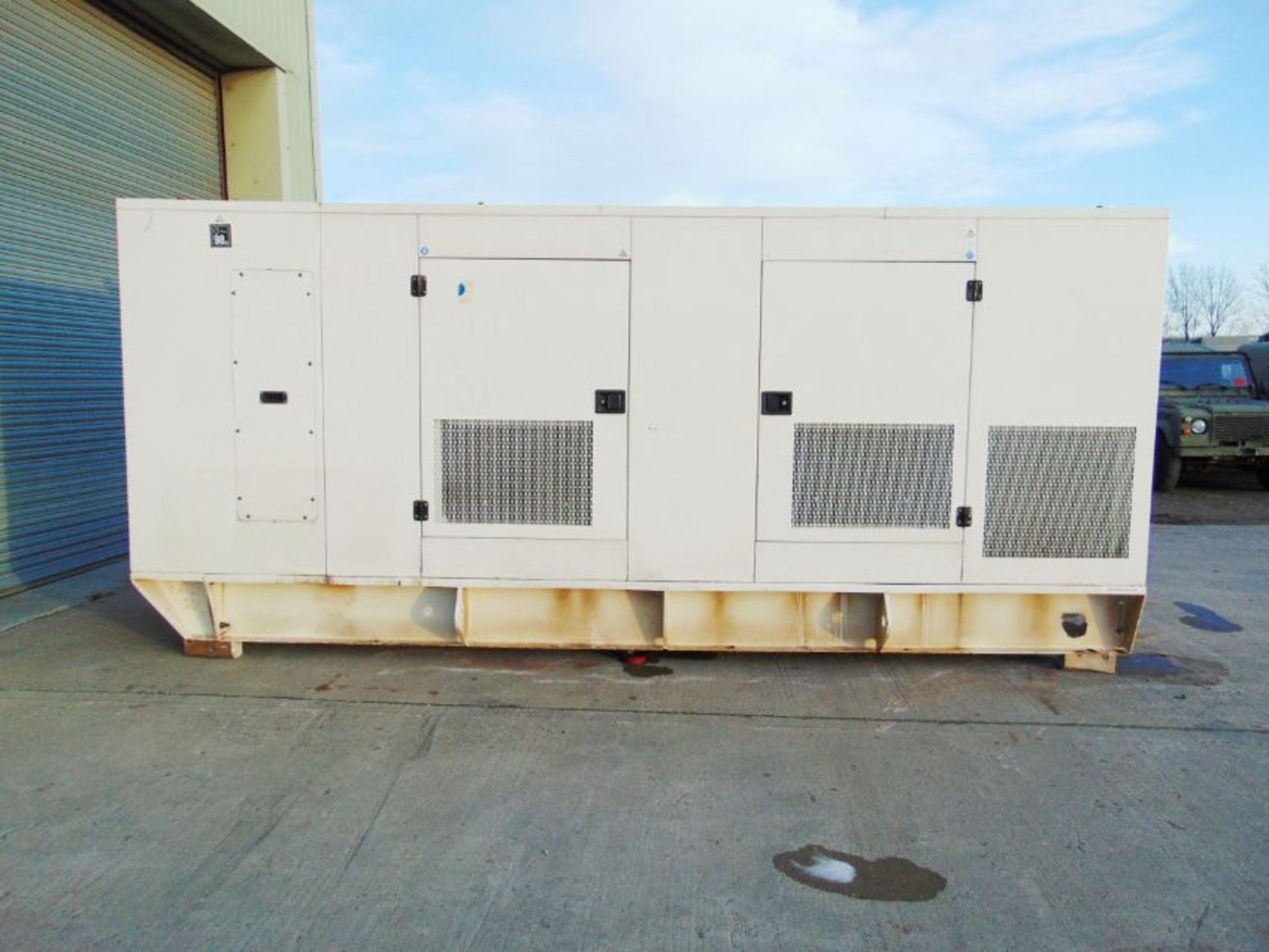 FG Wilson P500P2 500 KVA Silent Perkins Diesel Generator ONLY 1406 Hours From UK Govt Dept - Image 23 of 24