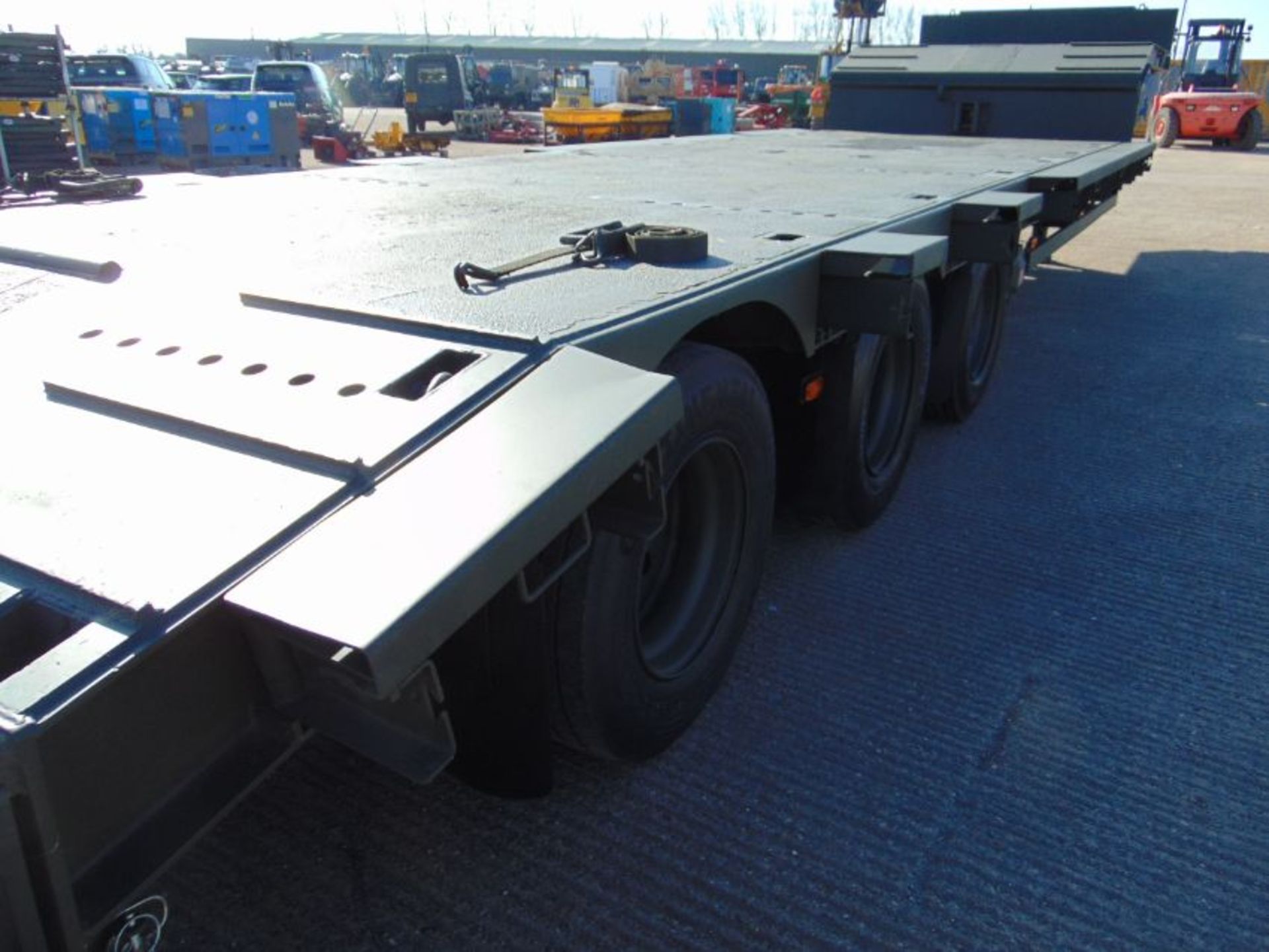 EX RESERVE Broshuis E-2130 Tri Axle Stepframe 43 Ton Trailer - Image 12 of 59