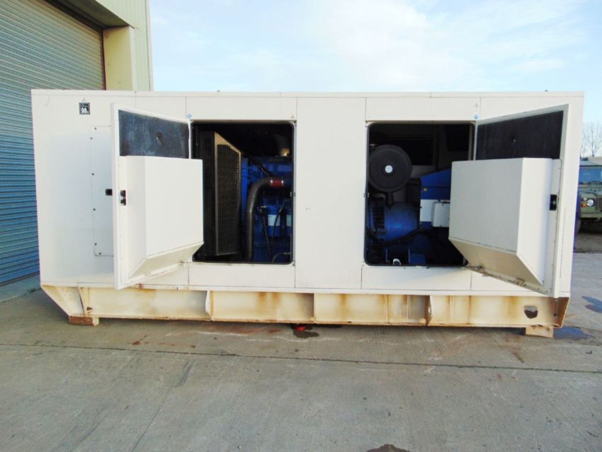 FG Wilson P500P2 500 KVA Silent Perkins Diesel Generator ONLY 1406 Hours From UK Govt Dept