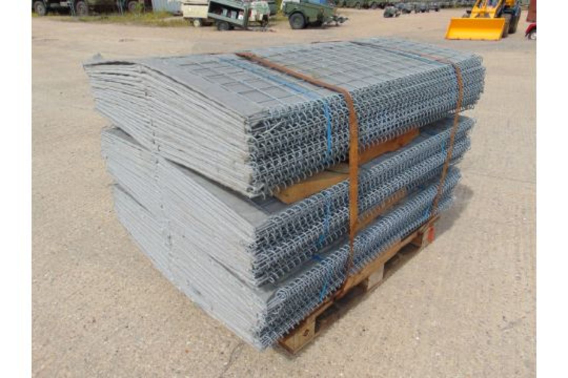 From UK MOD New Unissued HESCO Concertainer MIL 1 Height 1.37m Width 1.06m Length 10m - Bild 6 aus 7